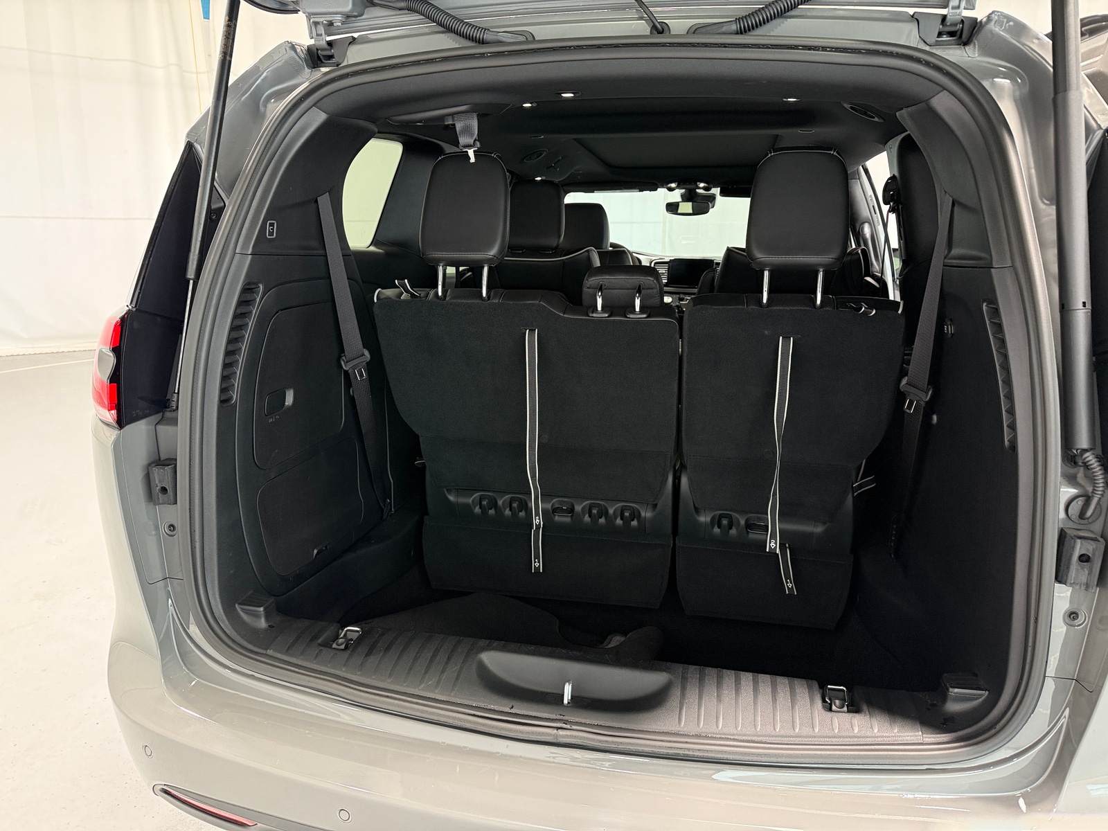 Thumbnail: 2024 Chrysler Pacifica - 6