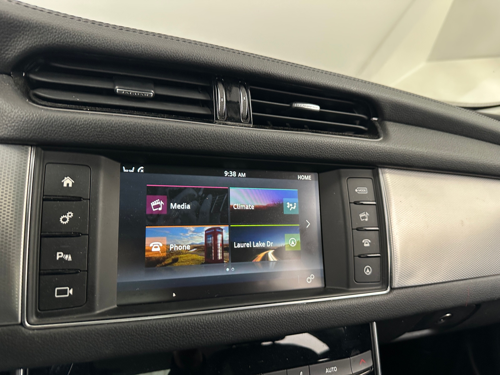 Thumbnail: 2017 Jaguar XF - 3