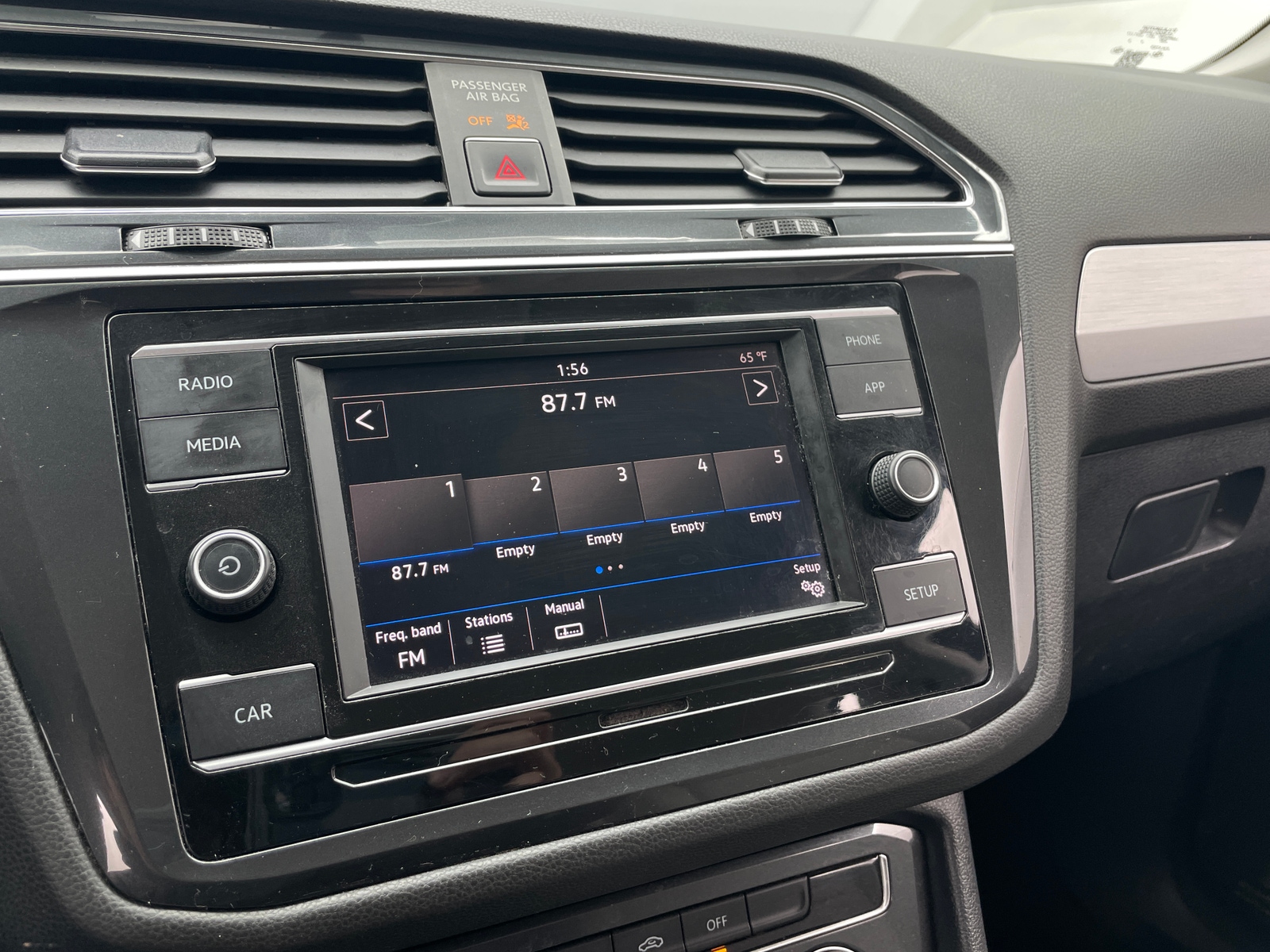 Thumbnail: 2018 Volkswagen Tiguan - 4