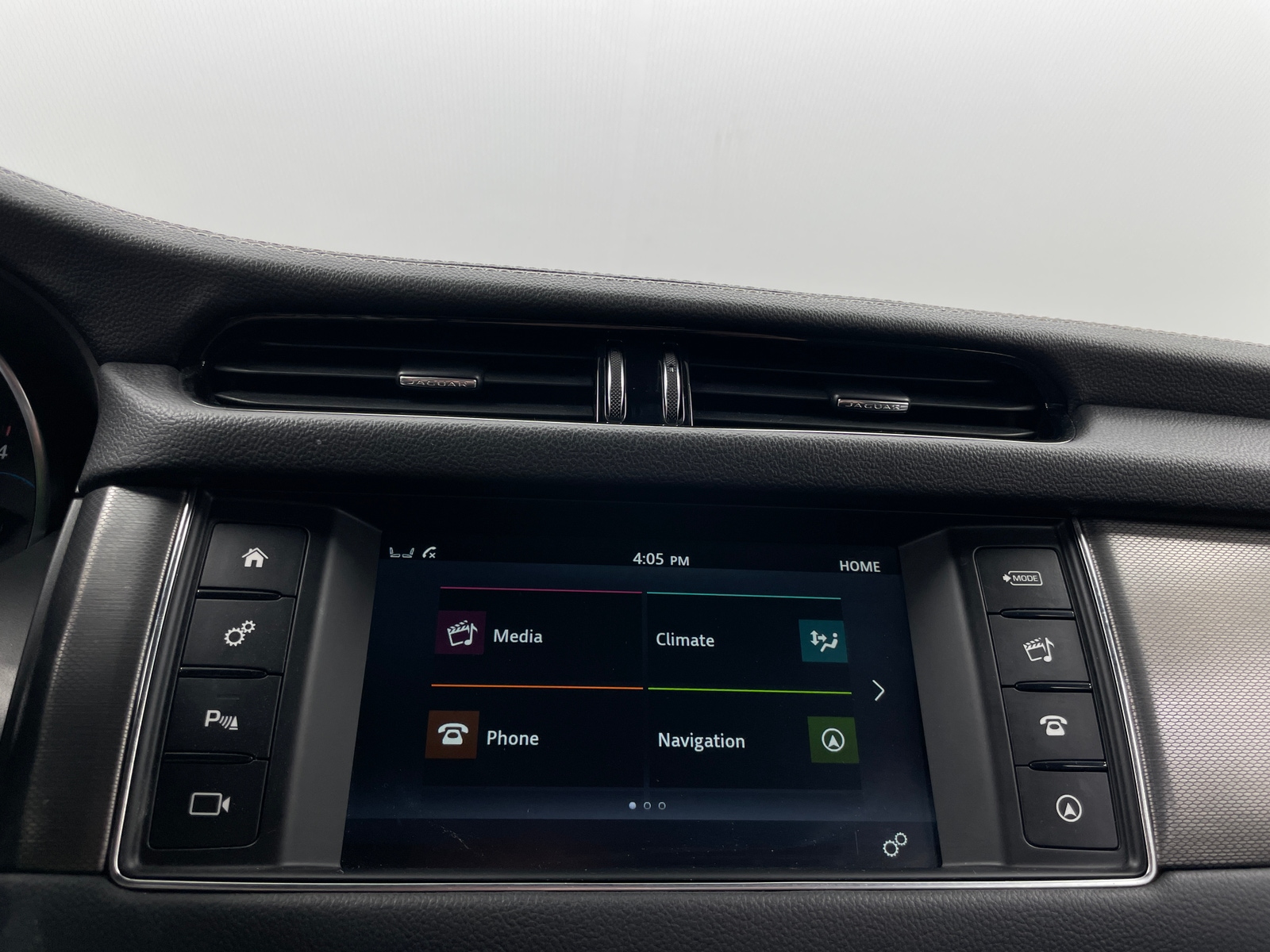 Thumbnail: 2018 Jaguar XF - 3