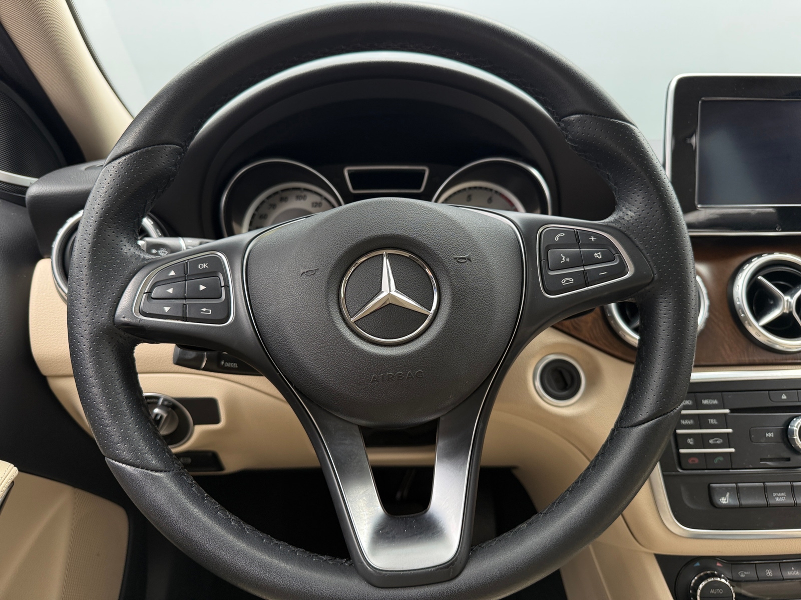 Thumbnail: 2017 Mercedes-Benz GLA - 4