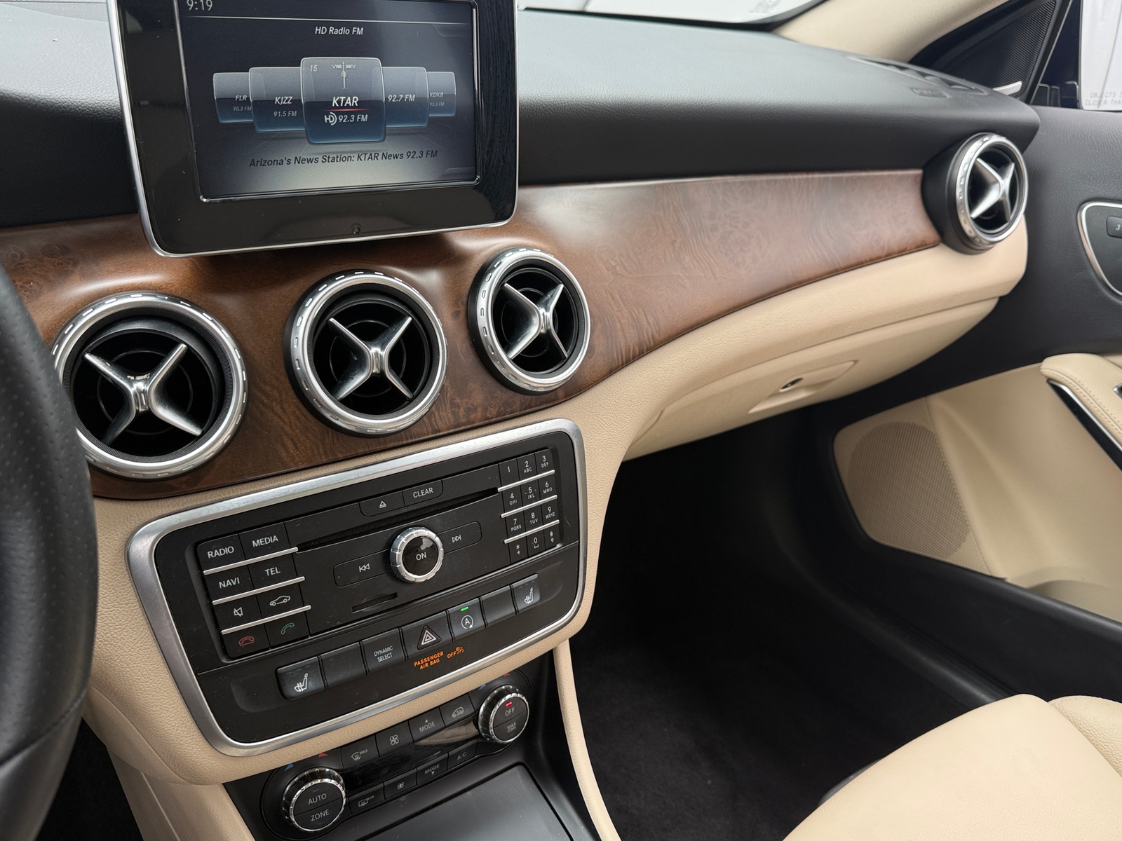 Thumbnail: 2017 Mercedes-Benz GLA - 3