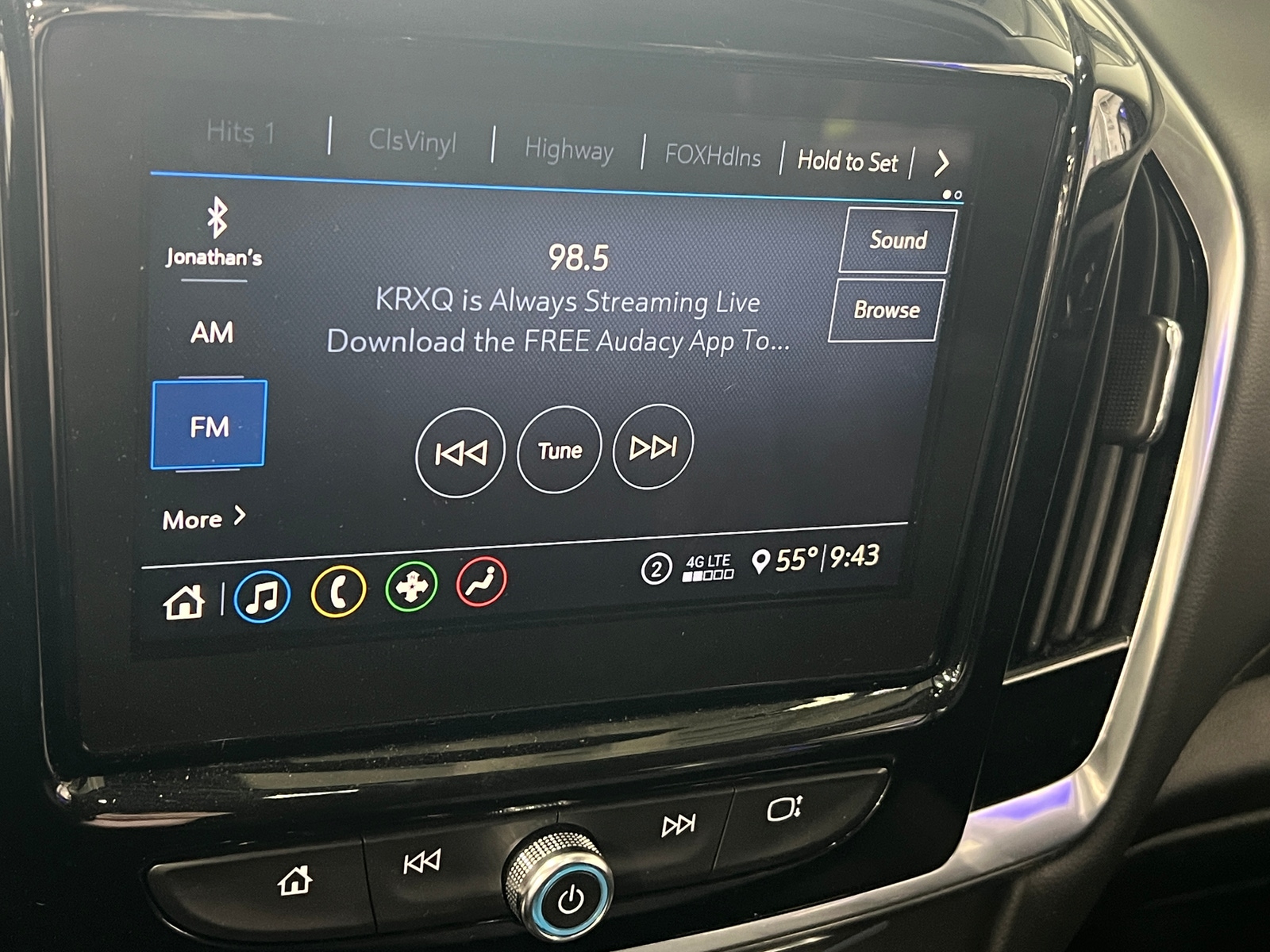 Thumbnail: 2021 Chevrolet Traverse - 4