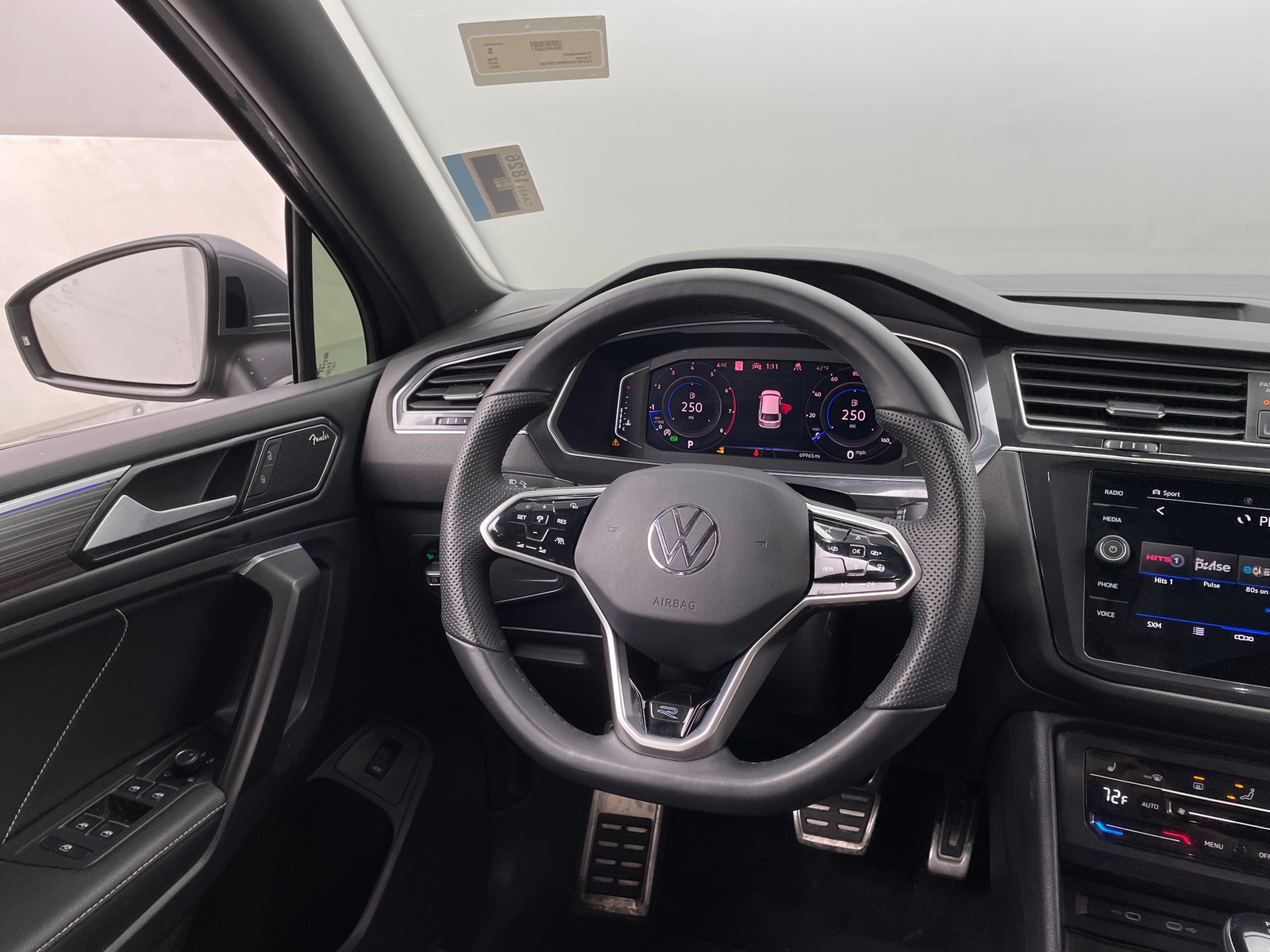 Thumbnail: 2022 Volkswagen Tiguan - 4