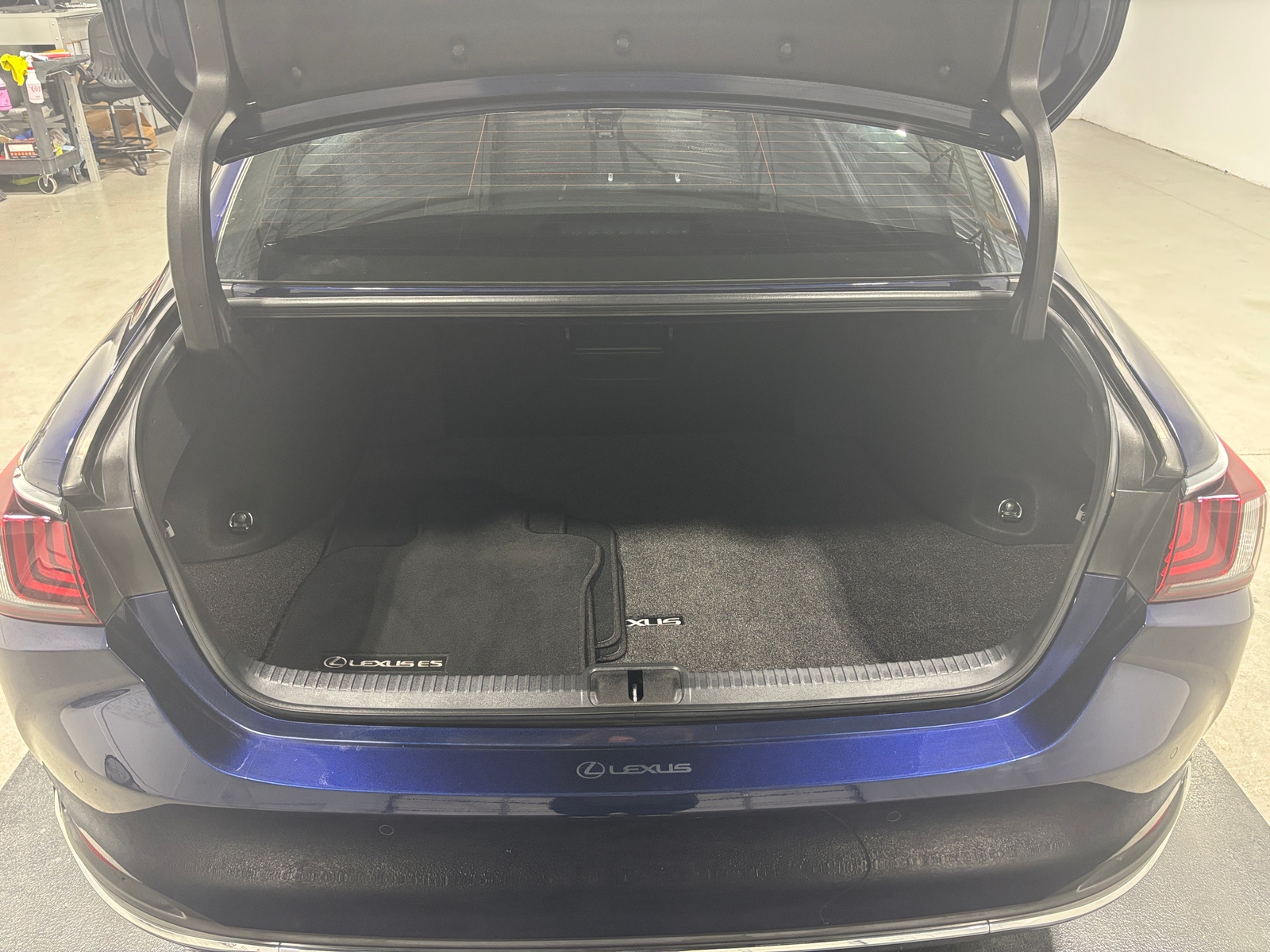 Thumbnail: 2024 Lexus ES - 6