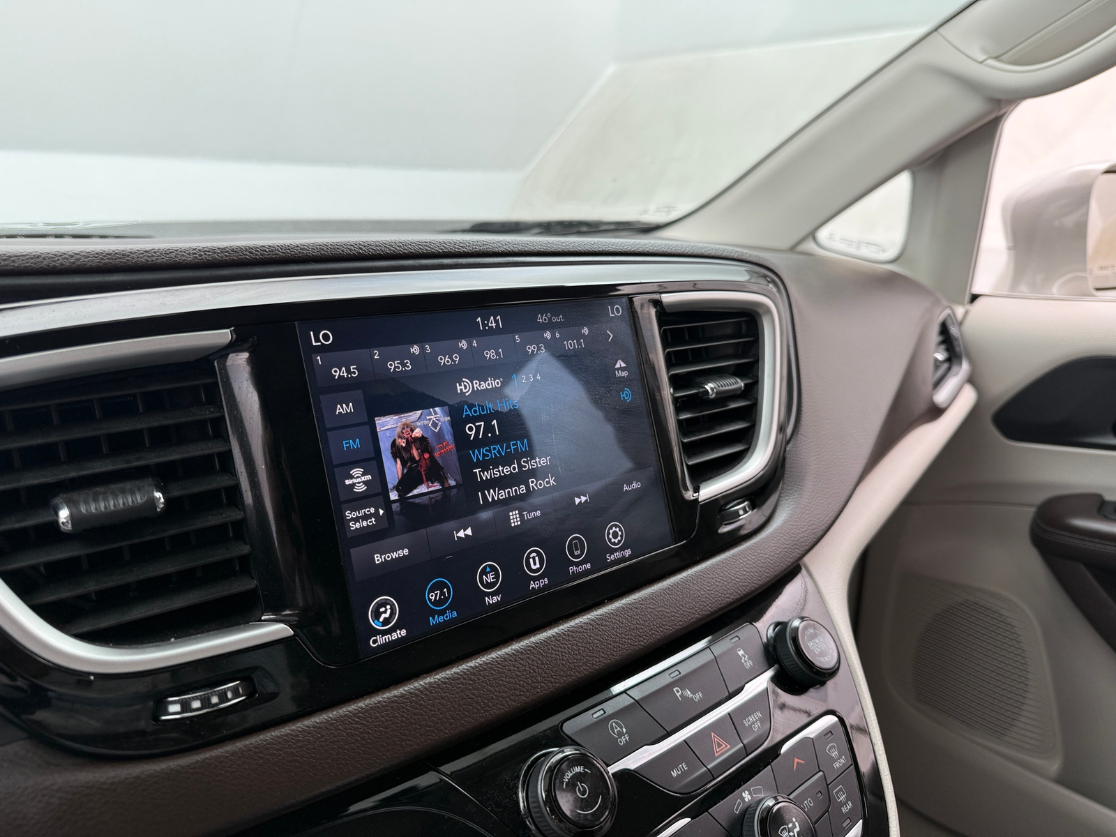Thumbnail: 2020 Chrysler Pacifica - 4