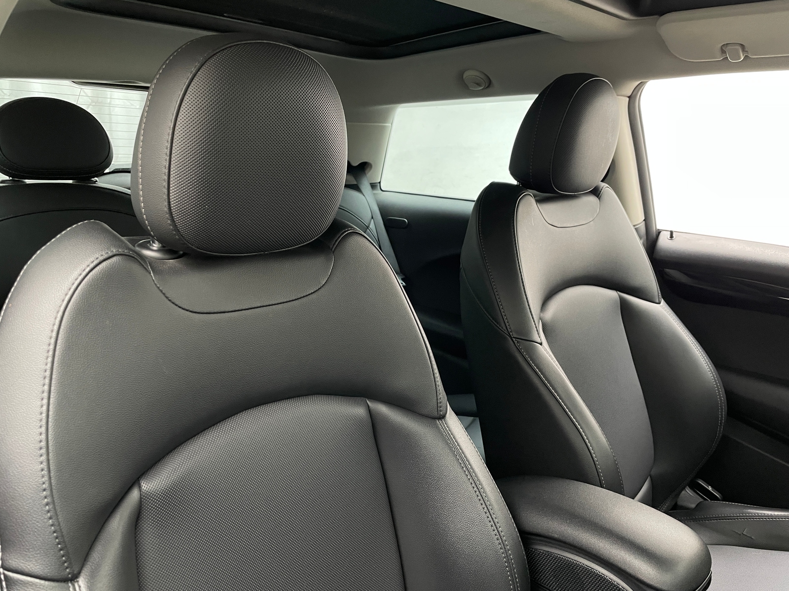 Thumbnail: 2019 MINI Cooper Hardtop - 2