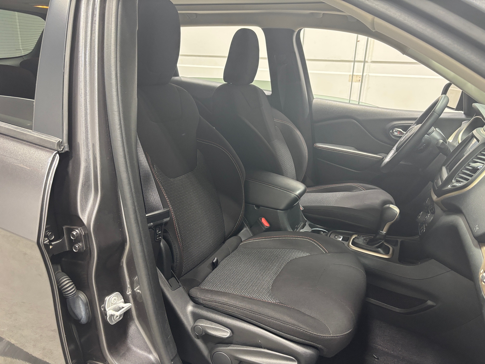 Thumbnail: 2016 Jeep Cherokee - 2