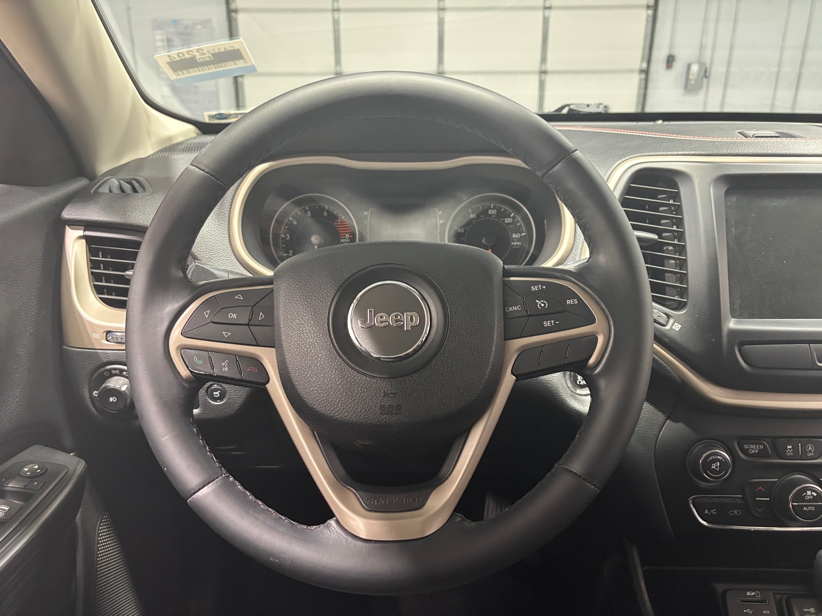 Thumbnail: 2016 Jeep Cherokee - 5