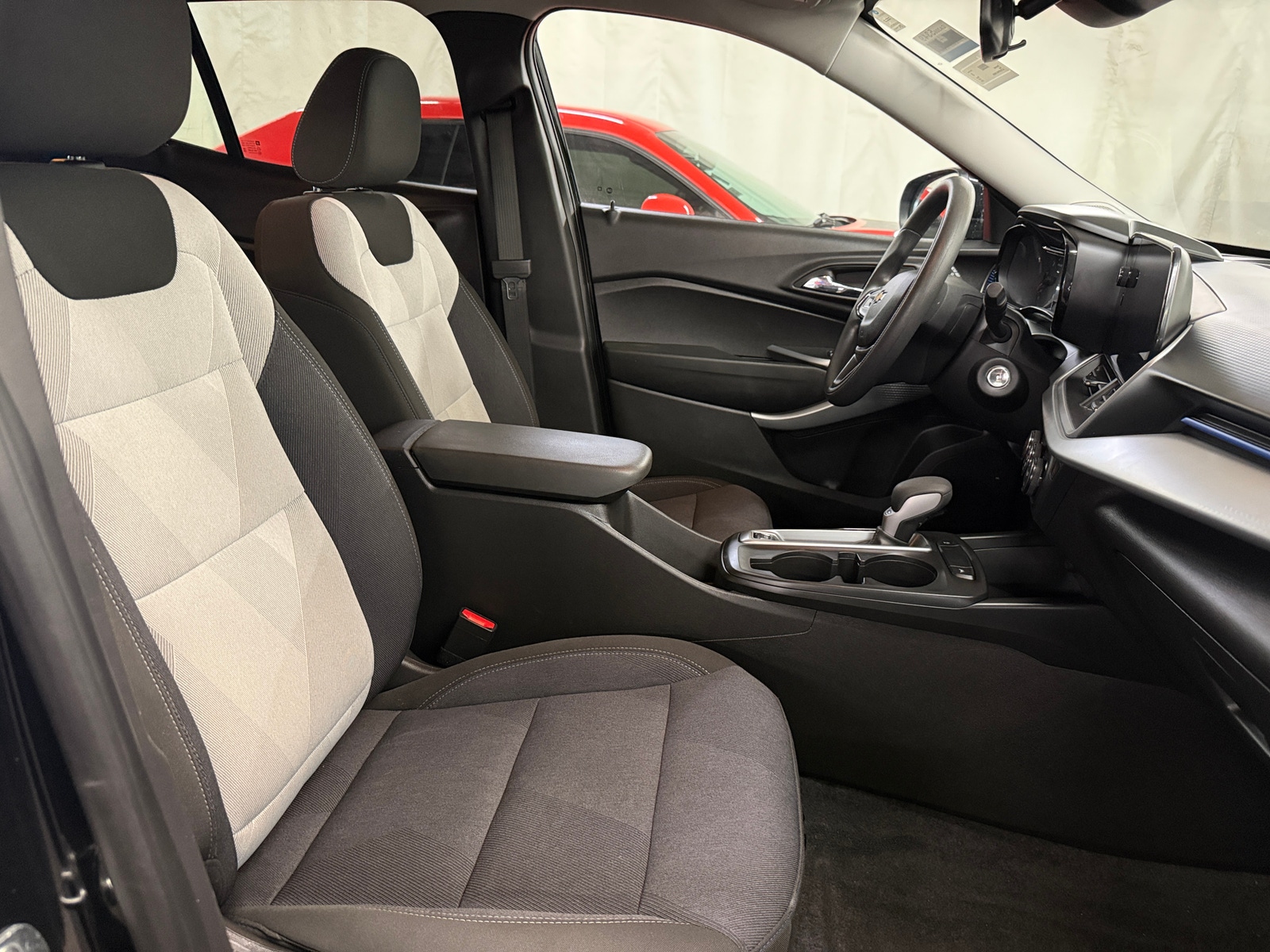 Thumbnail: 2025 Chevrolet Trax - 2