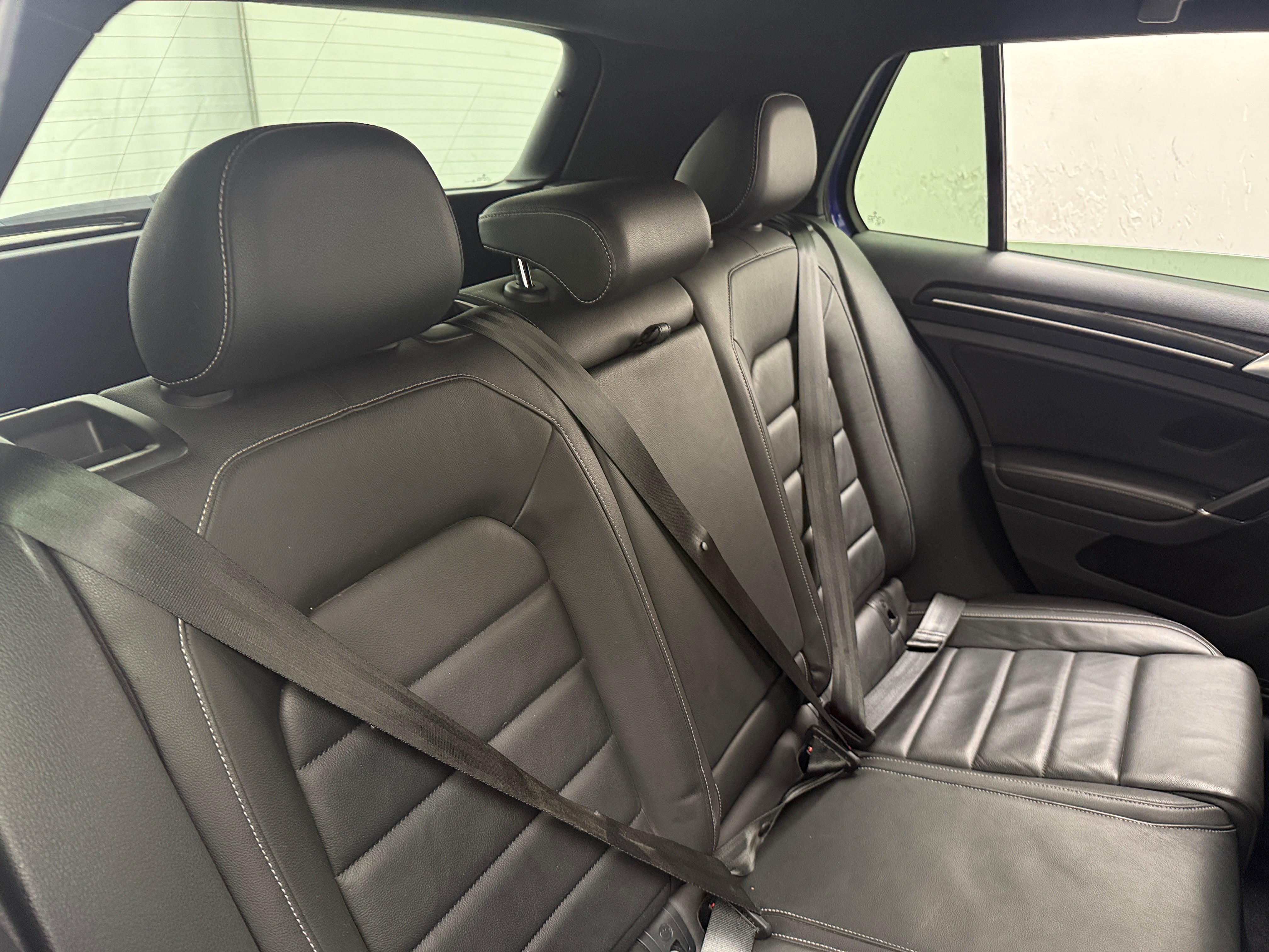 2016 Volkswagen Golf R - Image 1