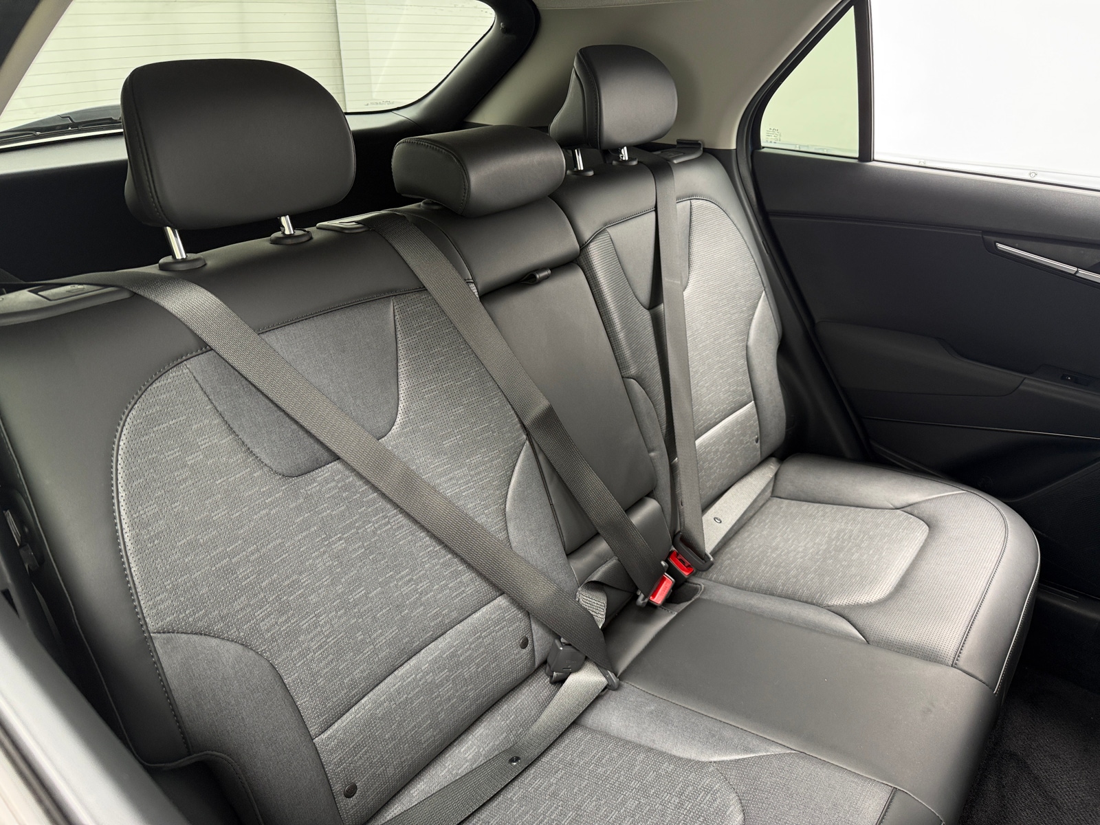 Thumbnail: 2023 Kia Niro - 5