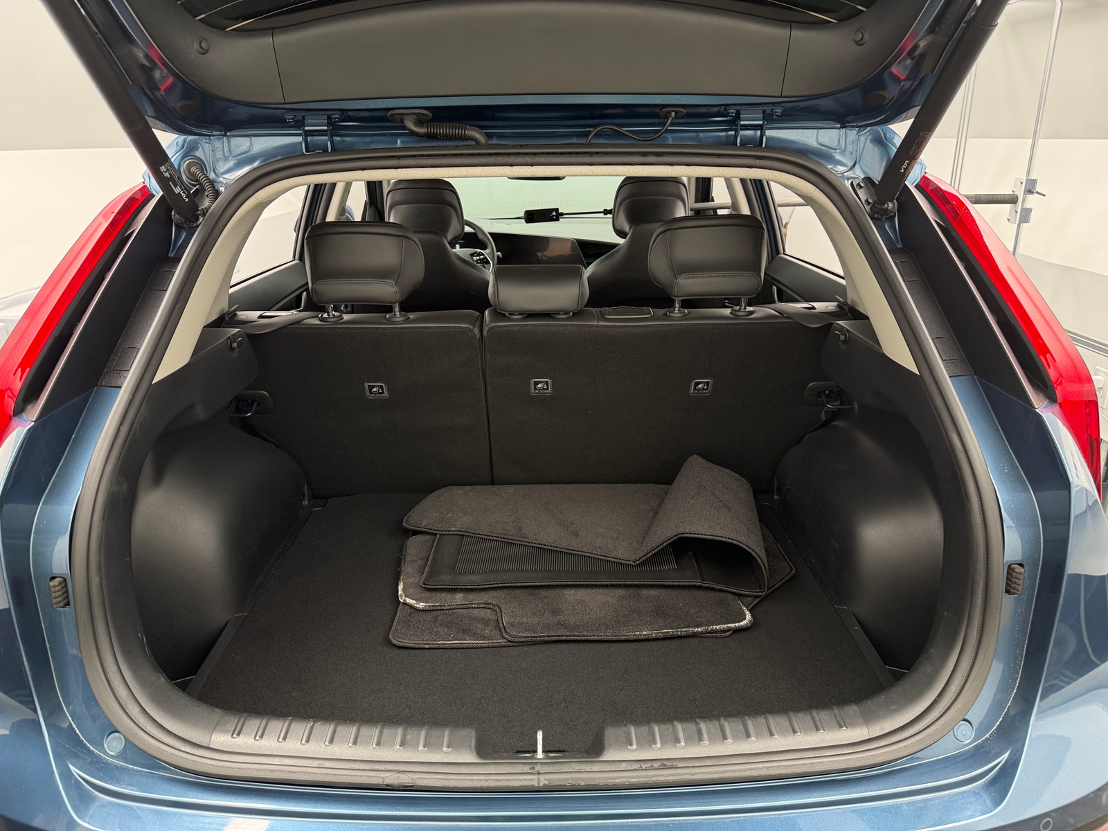 Thumbnail: 2023 Kia Niro - 6