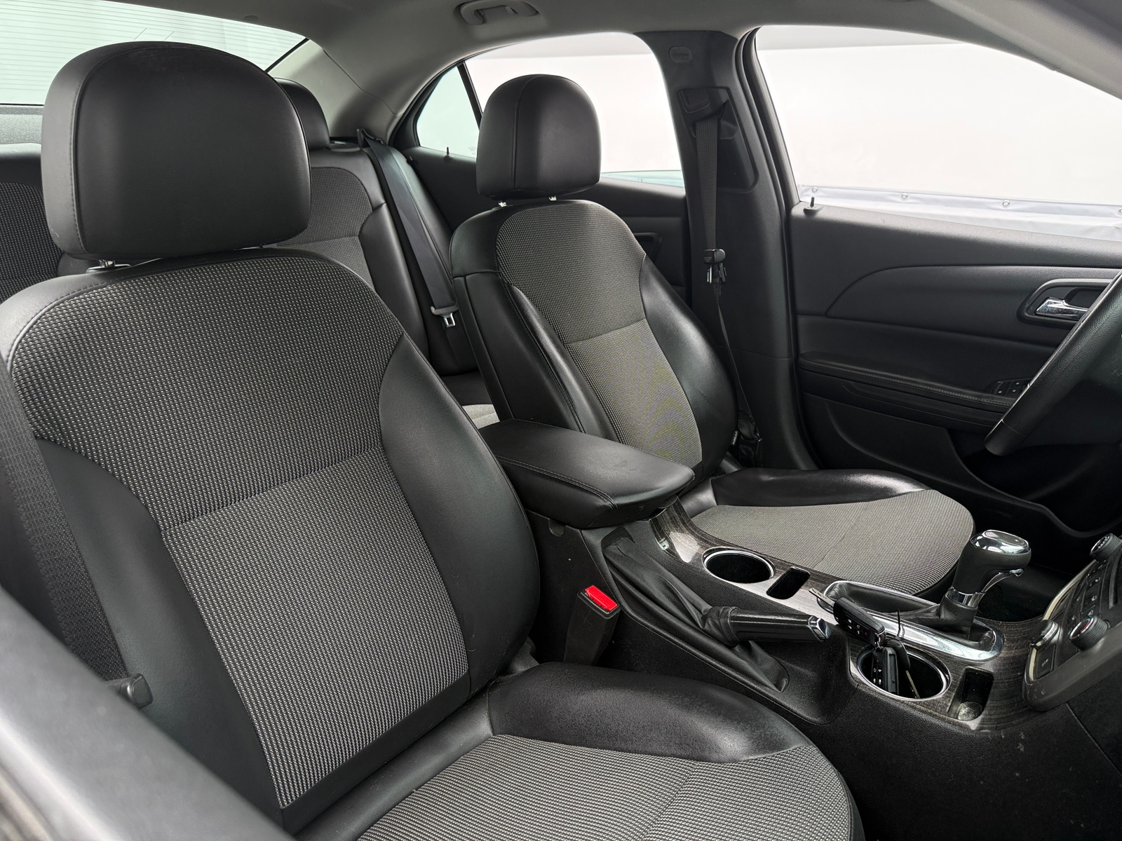 Thumbnail: 2015 Chevrolet Malibu - 2