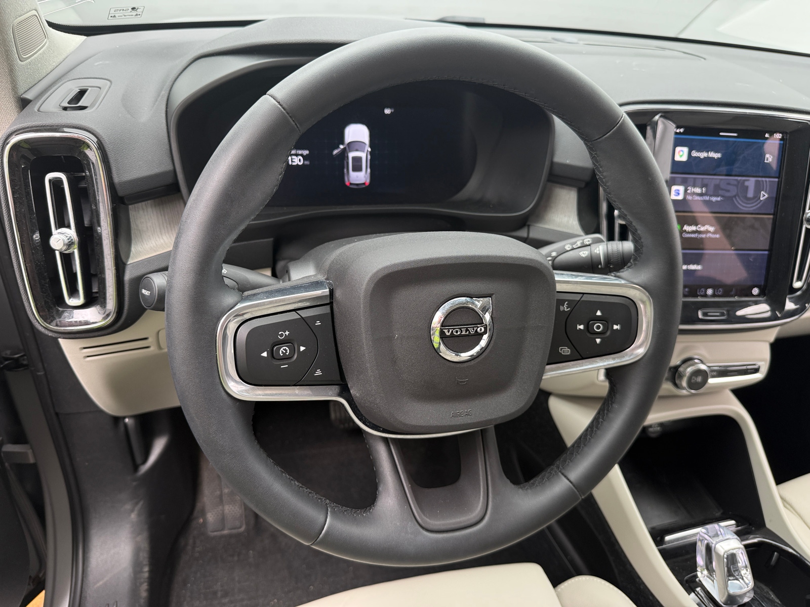 Thumbnail: 2023 Volvo XC40 - 4