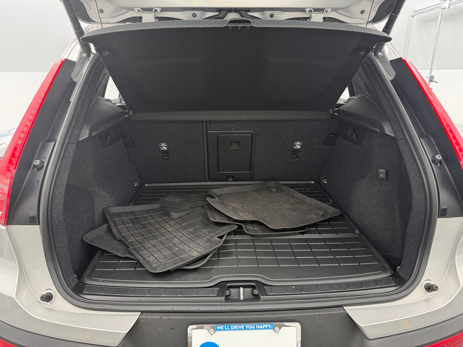 Thumbnail: 2023 Volvo XC40 - 6