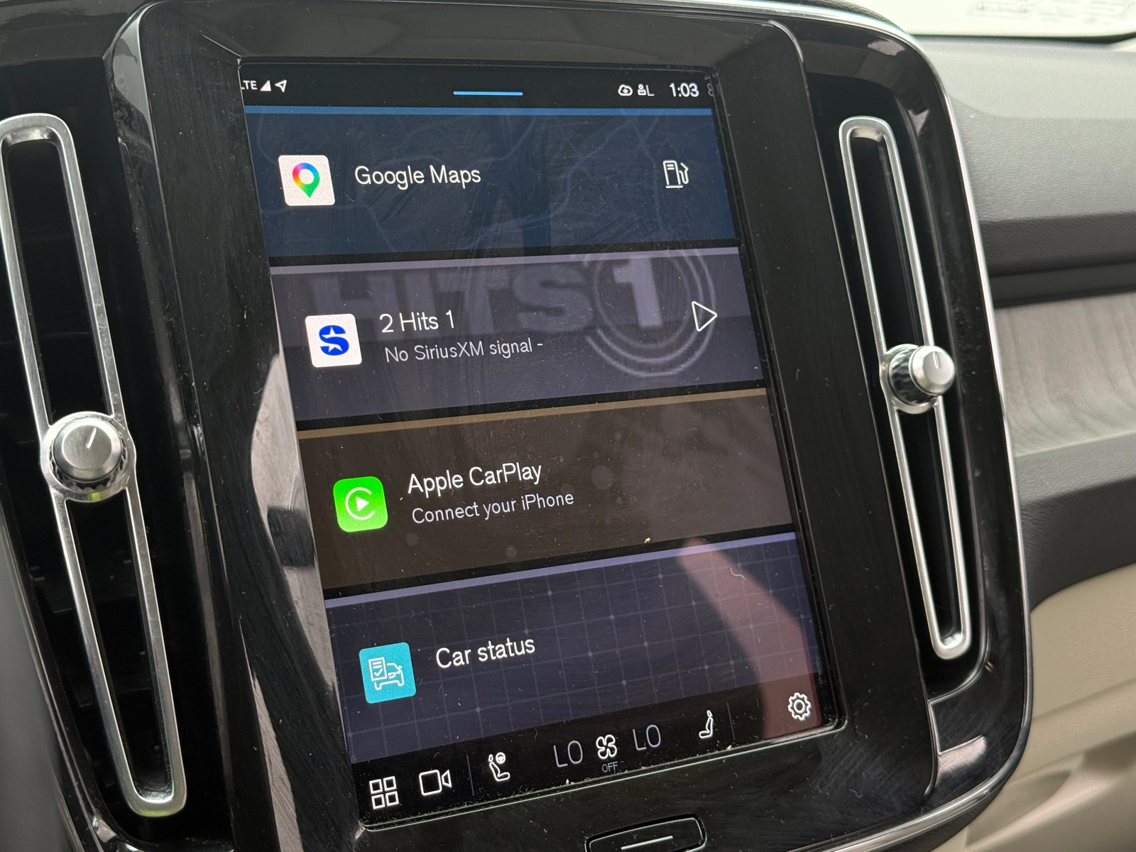 Thumbnail: 2023 Volvo XC40 - 3