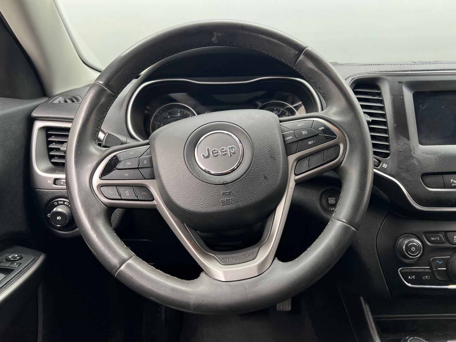 Thumbnail: 2020 Jeep Cherokee - 4