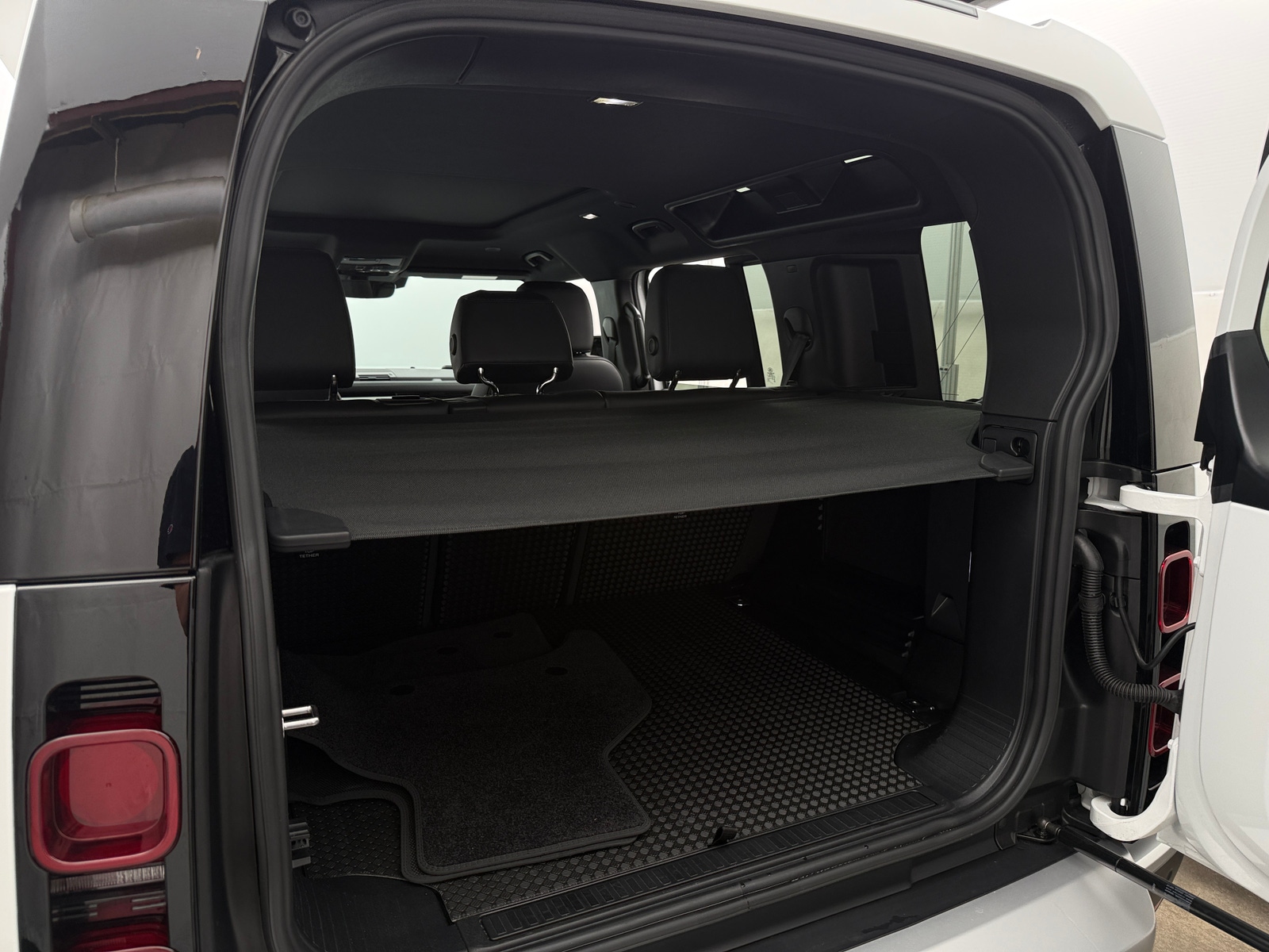 Thumbnail: 2024 Land Rover Defender - 6