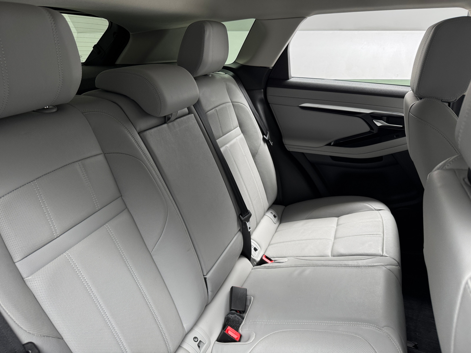 Thumbnail: 2020 Land Rover Range Rover Evoque - 5