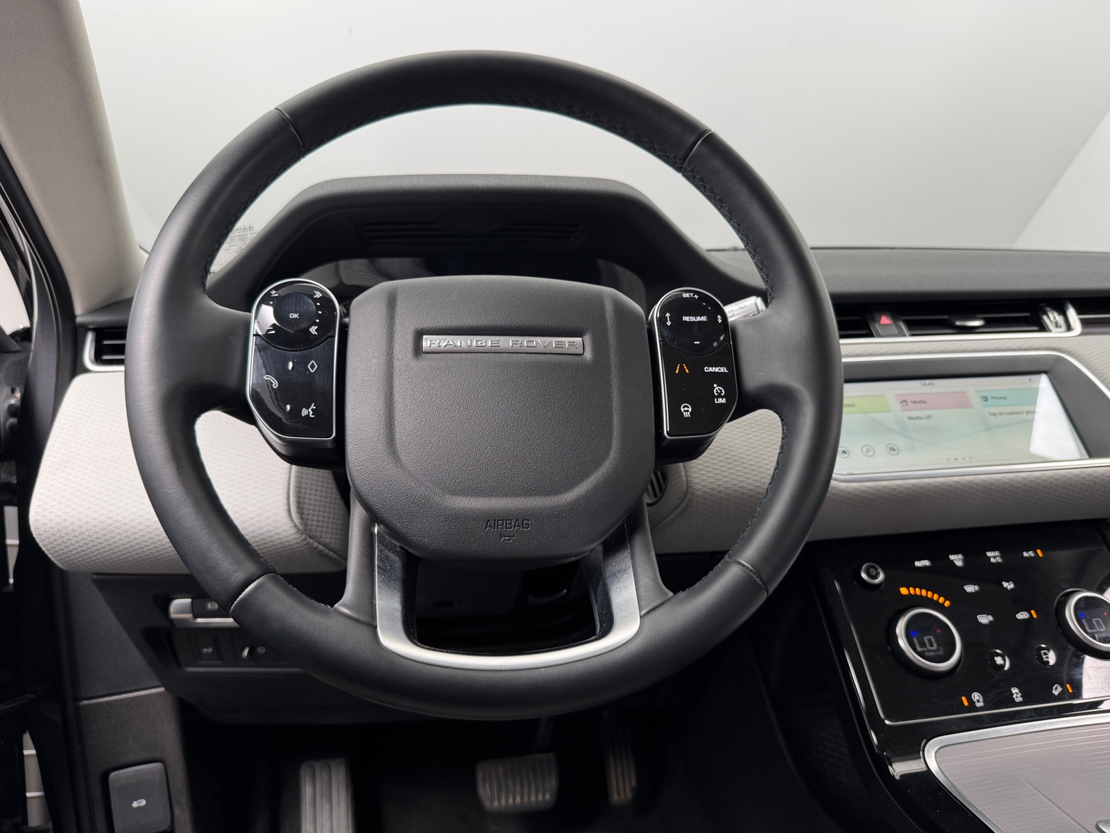 Thumbnail: 2020 Land Rover Range Rover Evoque - 4