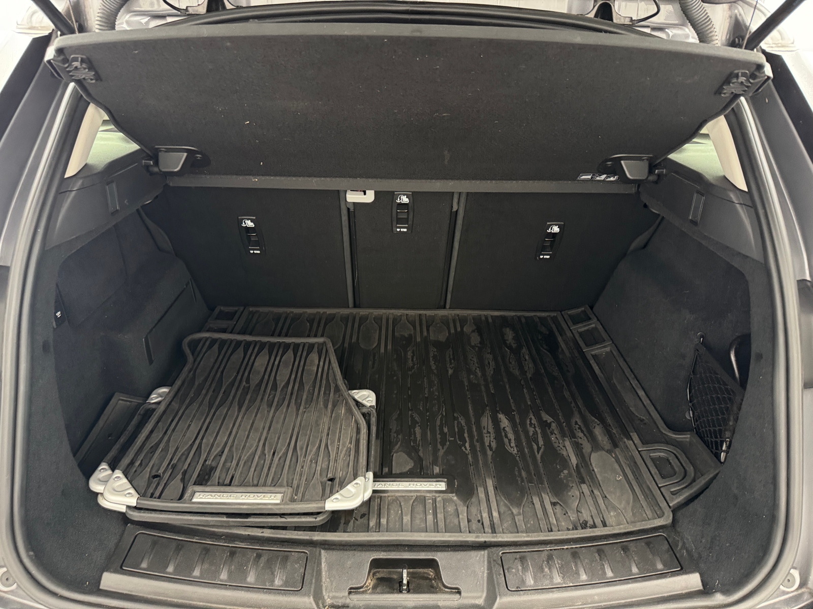 Thumbnail: 2020 Land Rover Range Rover Evoque - 6