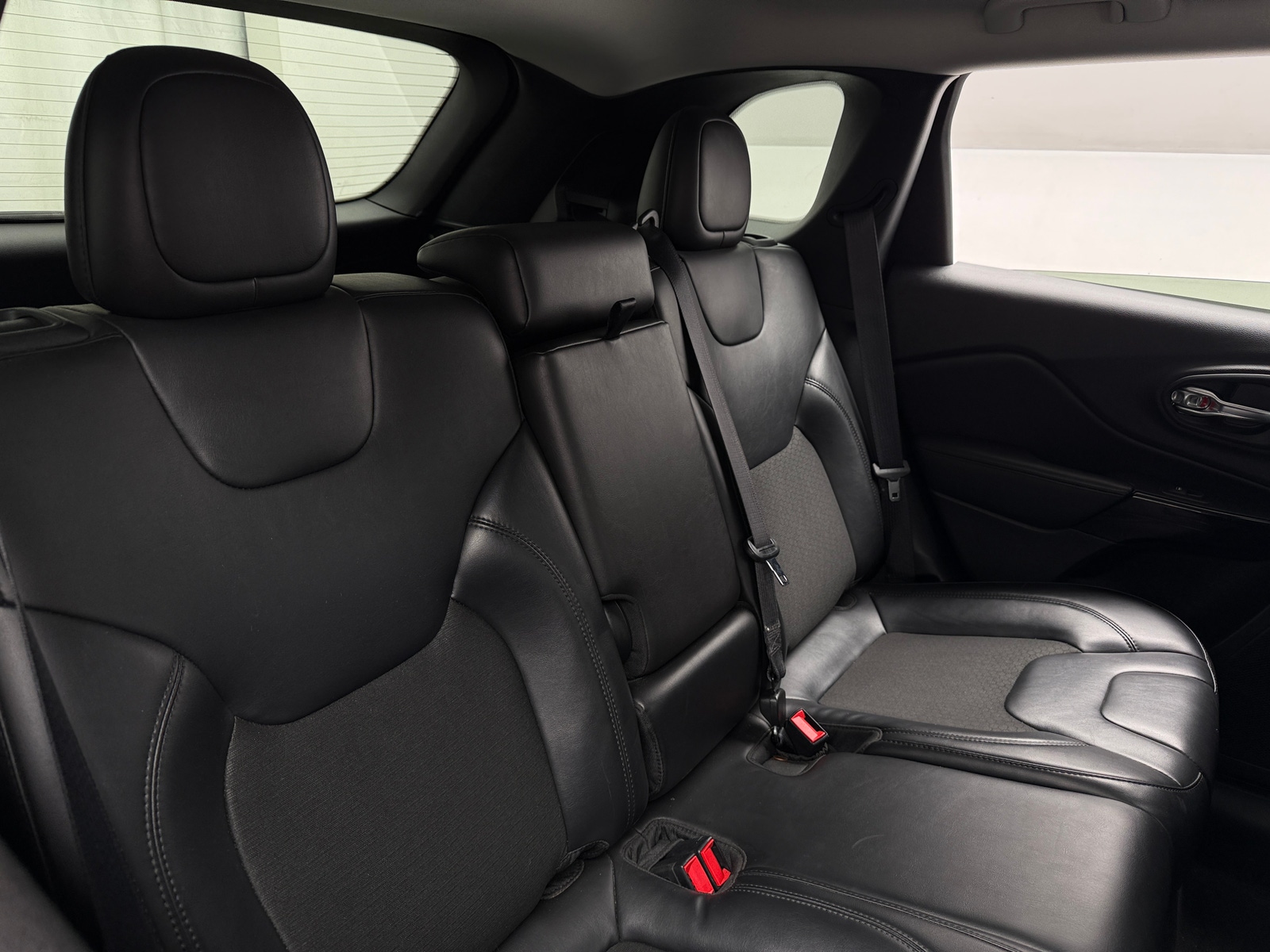 Thumbnail: 2020 Jeep Cherokee - 6