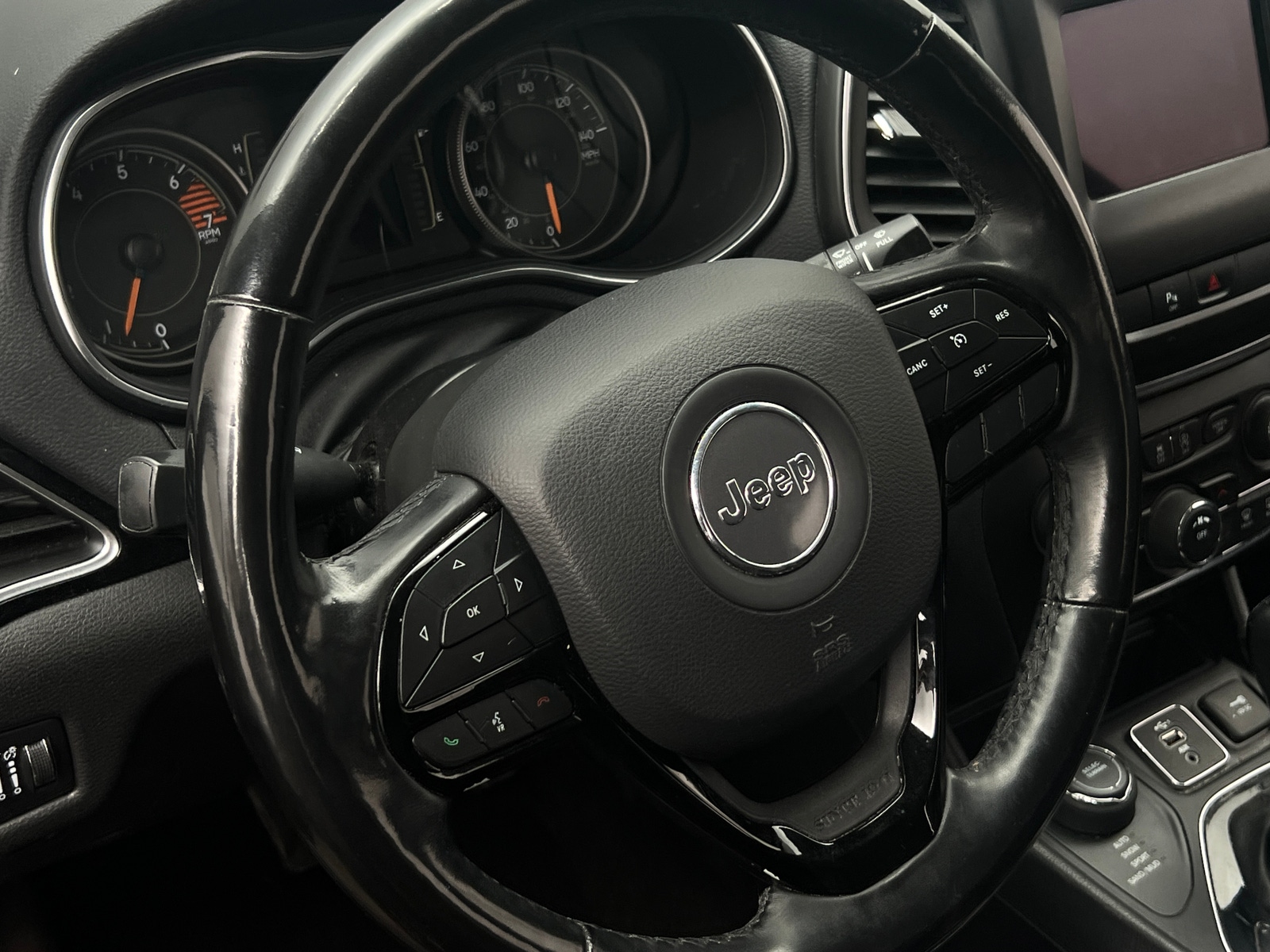 Thumbnail: 2020 Jeep Cherokee - 5