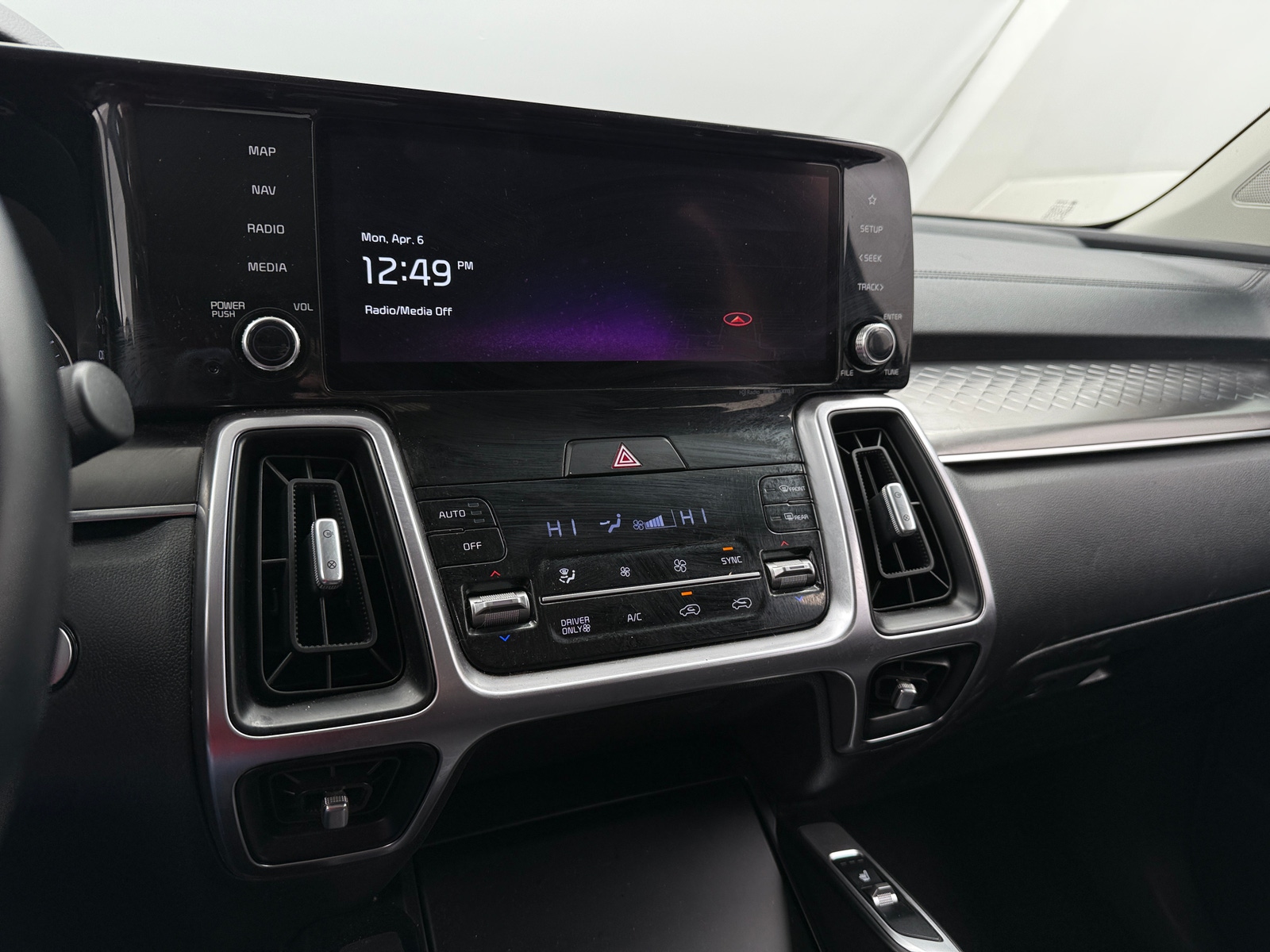Thumbnail: 2022 Kia Sorento - 3