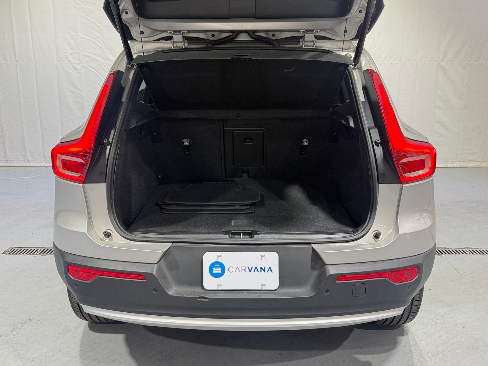 Thumbnail: 2025 Volvo XC40 - 6