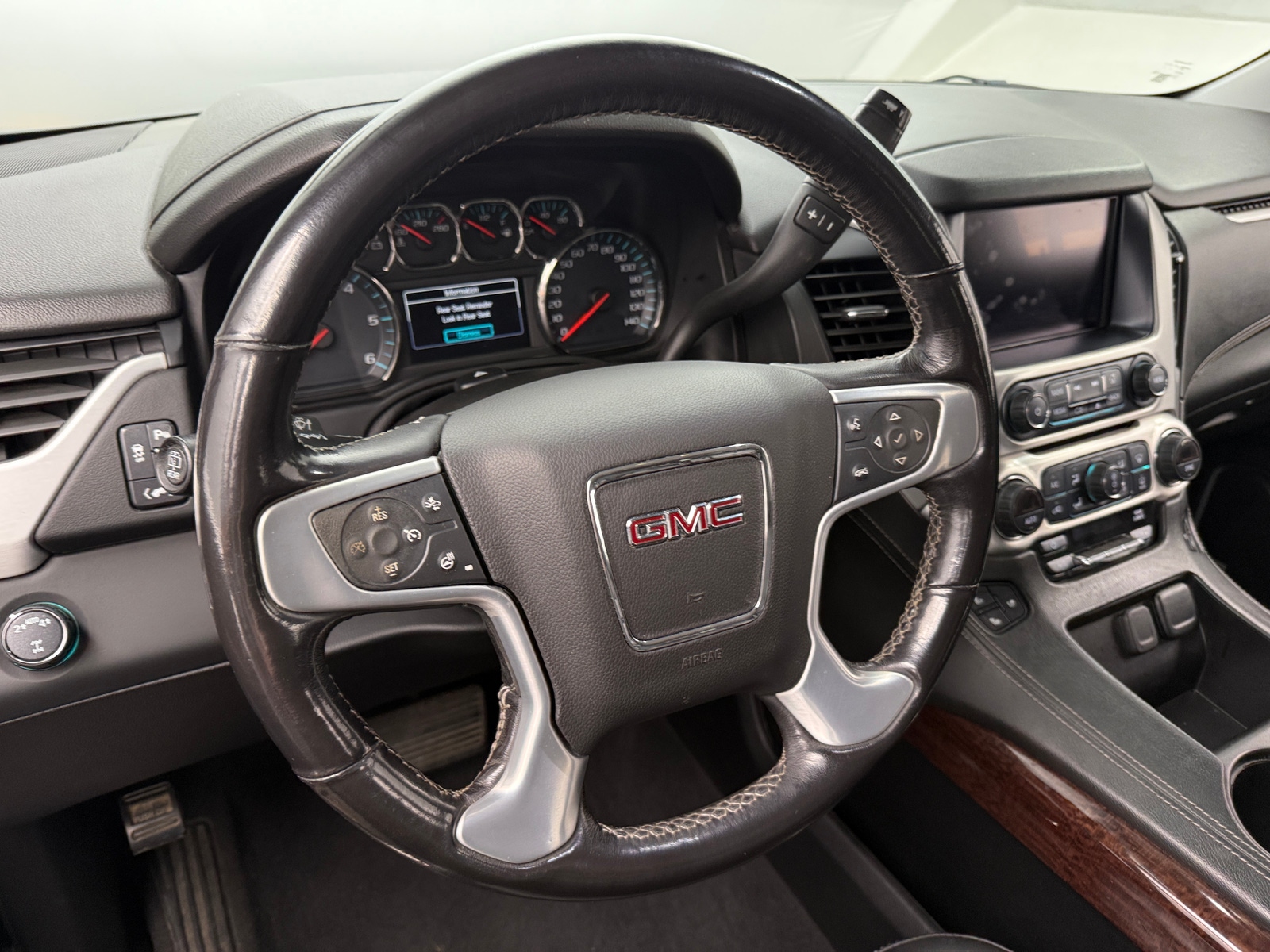 Thumbnail: 2019 GMC Yukon XL - 4