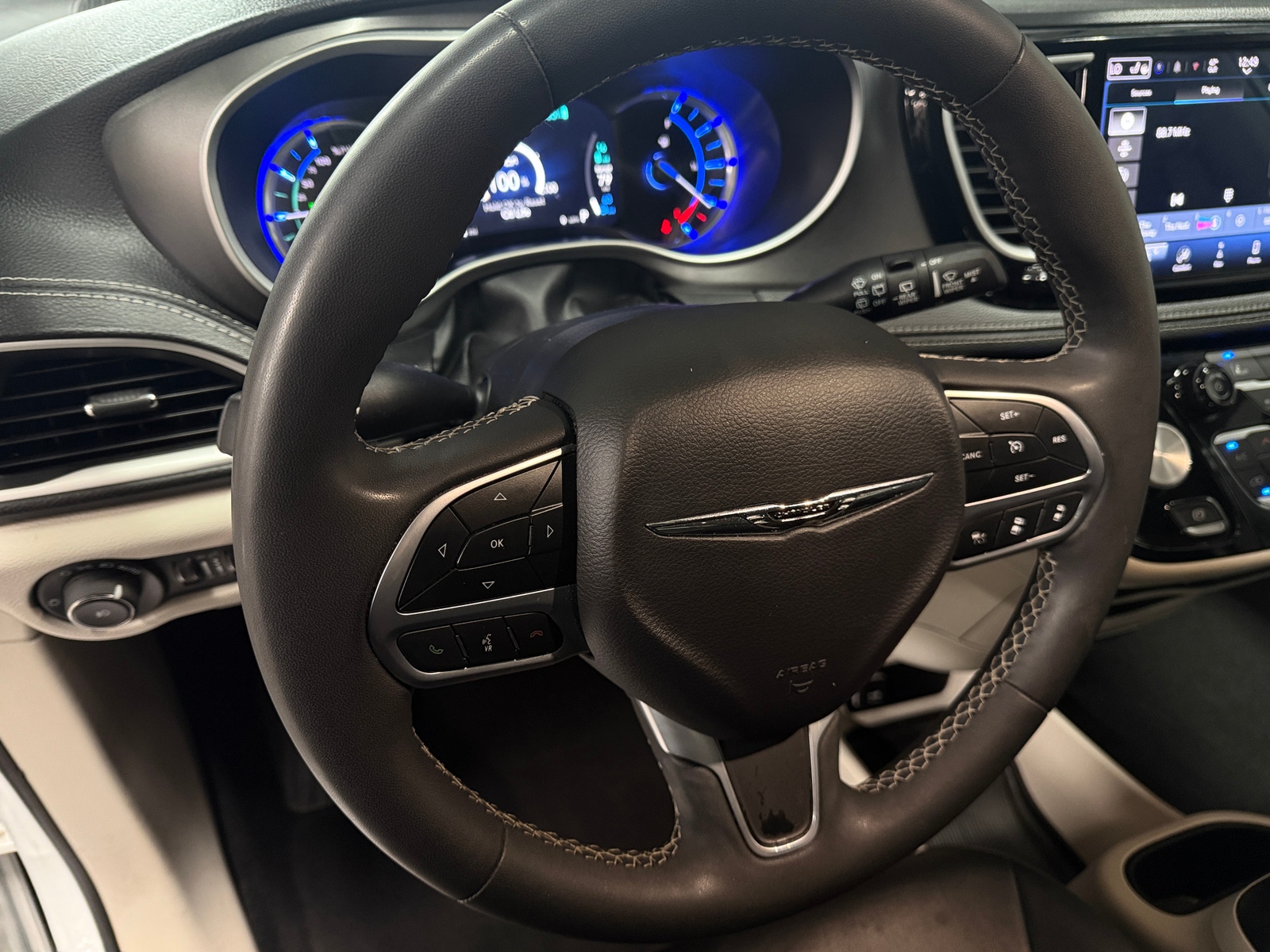 Thumbnail: 2024 Chrysler Pacifica - 4