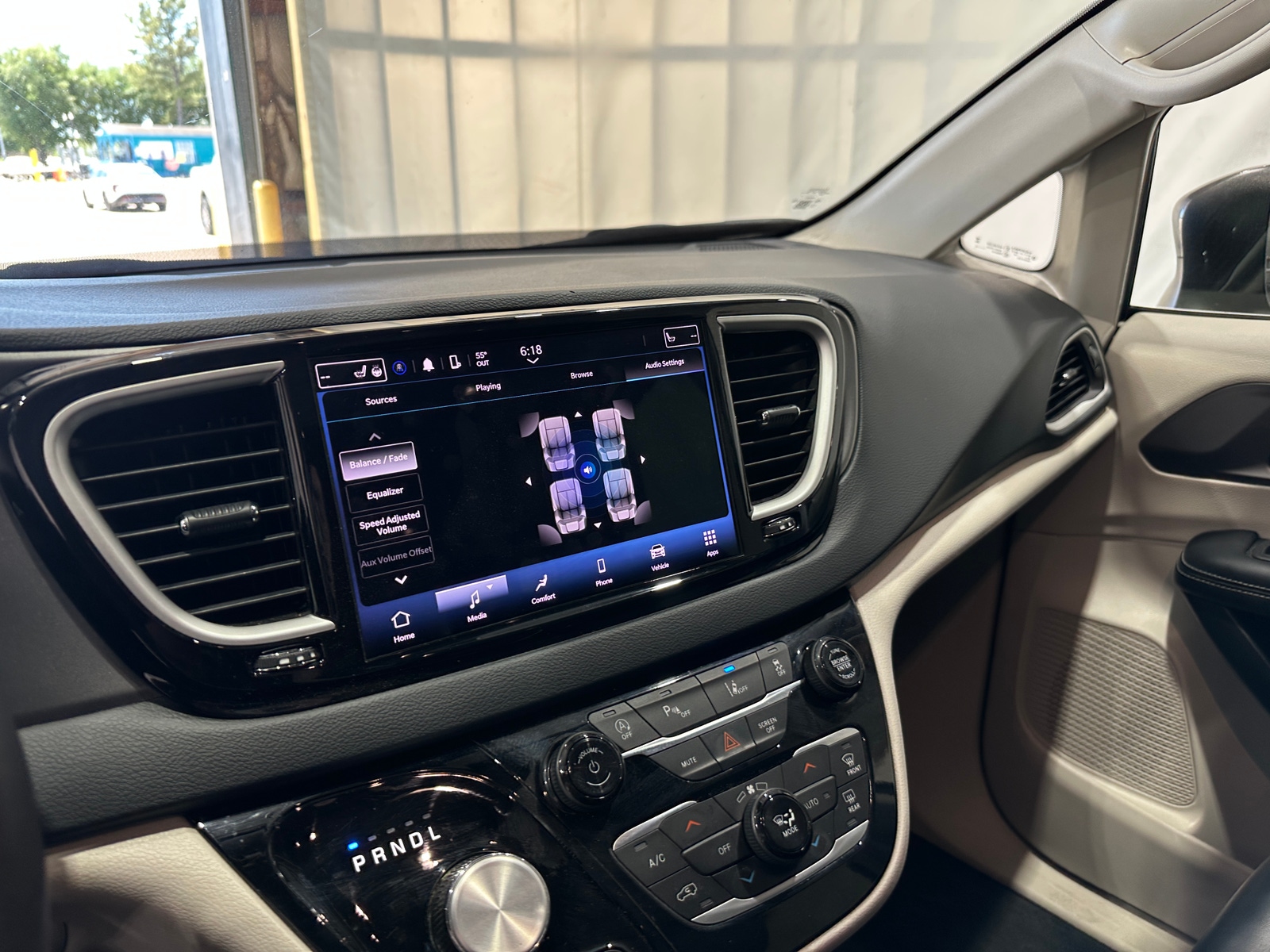 Thumbnail: 2023 Chrysler Pacifica - 3