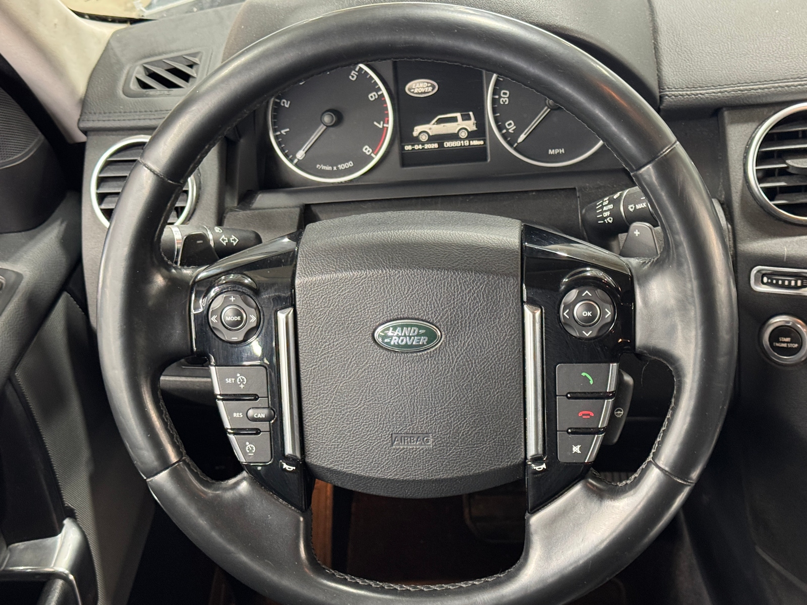 Thumbnail: 2016 Land Rover LR4 - 4