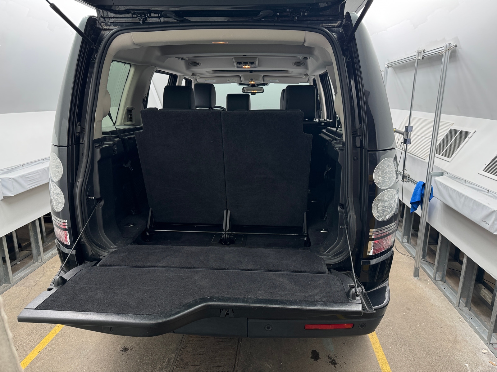 Thumbnail: 2016 Land Rover LR4 - 6