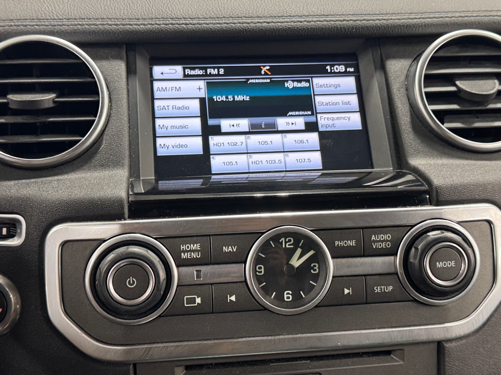 Thumbnail: 2016 Land Rover LR4 - 3