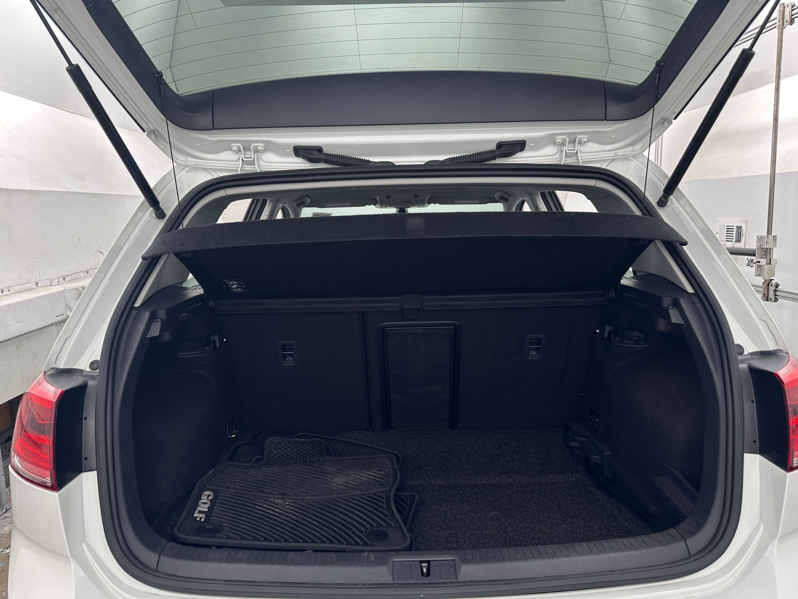 Thumbnail: 2017 Volkswagen Golf - 6