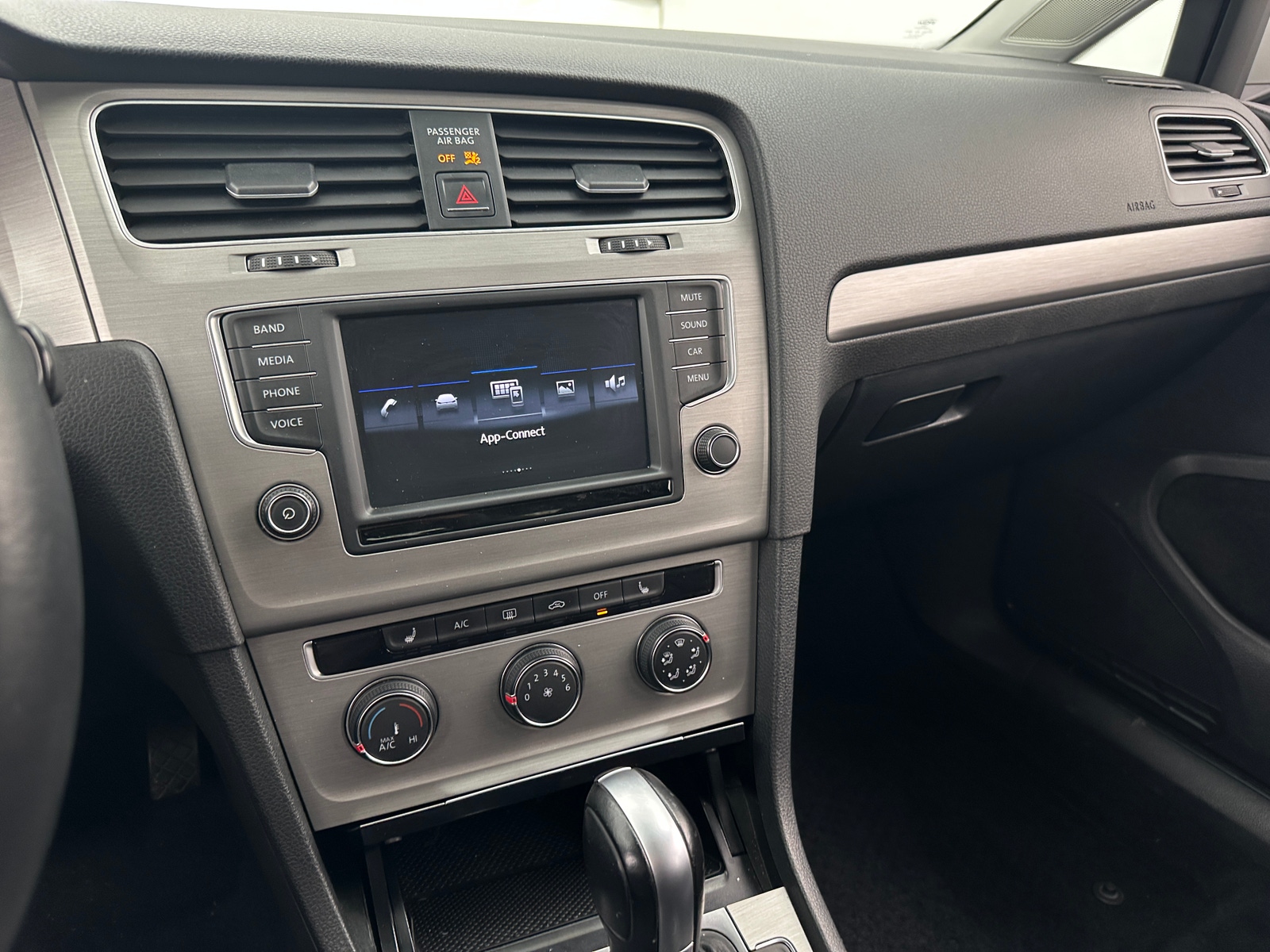 Thumbnail: 2017 Volkswagen Golf - 3