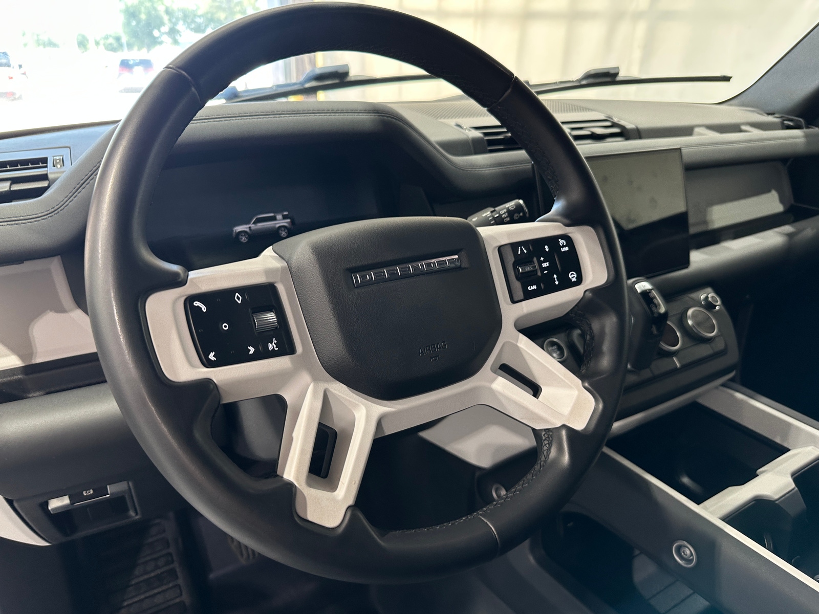 Thumbnail: 2025 Land Rover Defender - 4