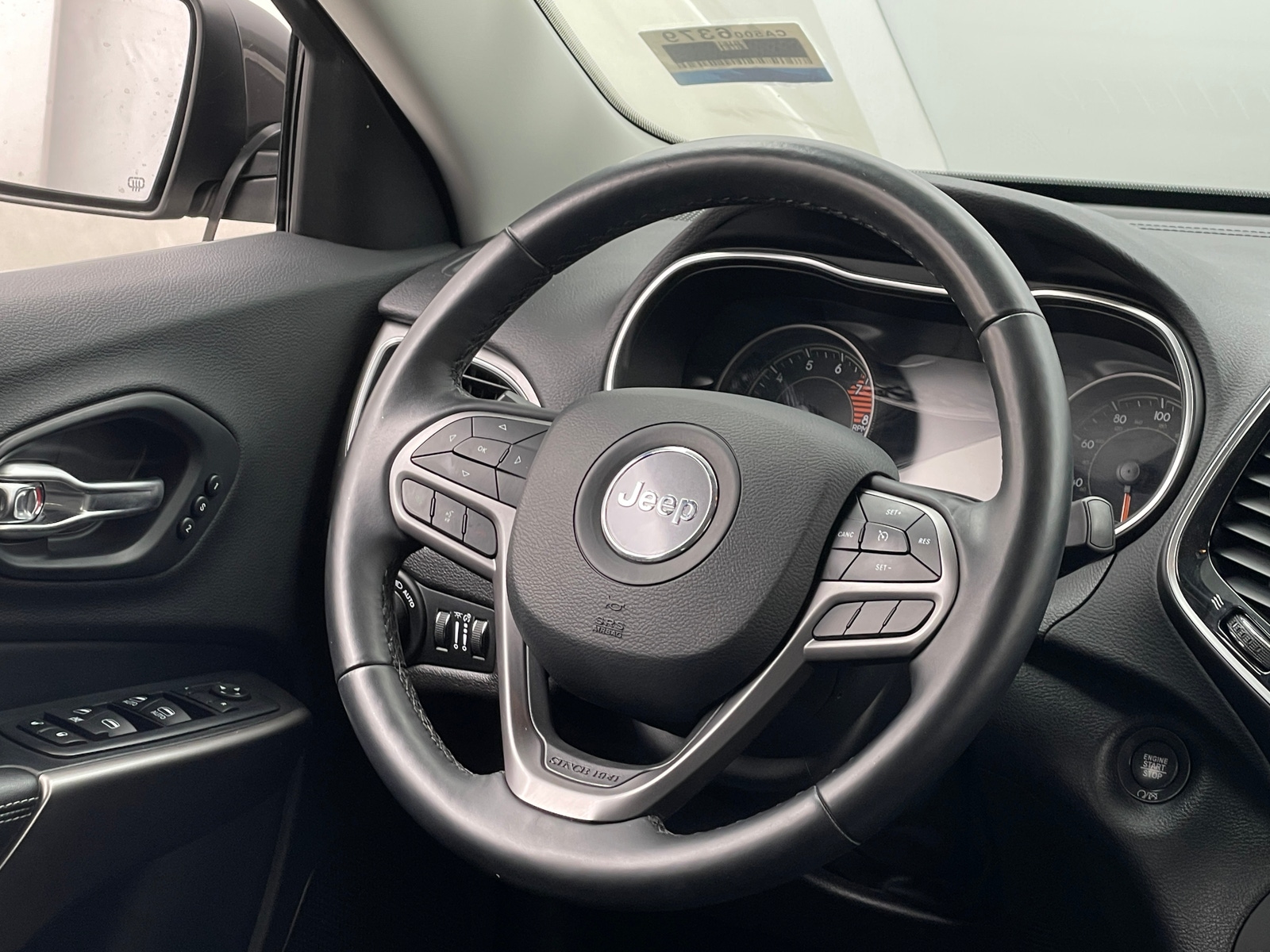 Thumbnail: 2019 Jeep Cherokee - 4