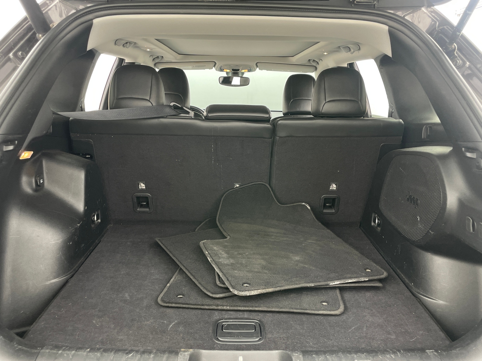 Thumbnail: 2019 Jeep Cherokee - 6