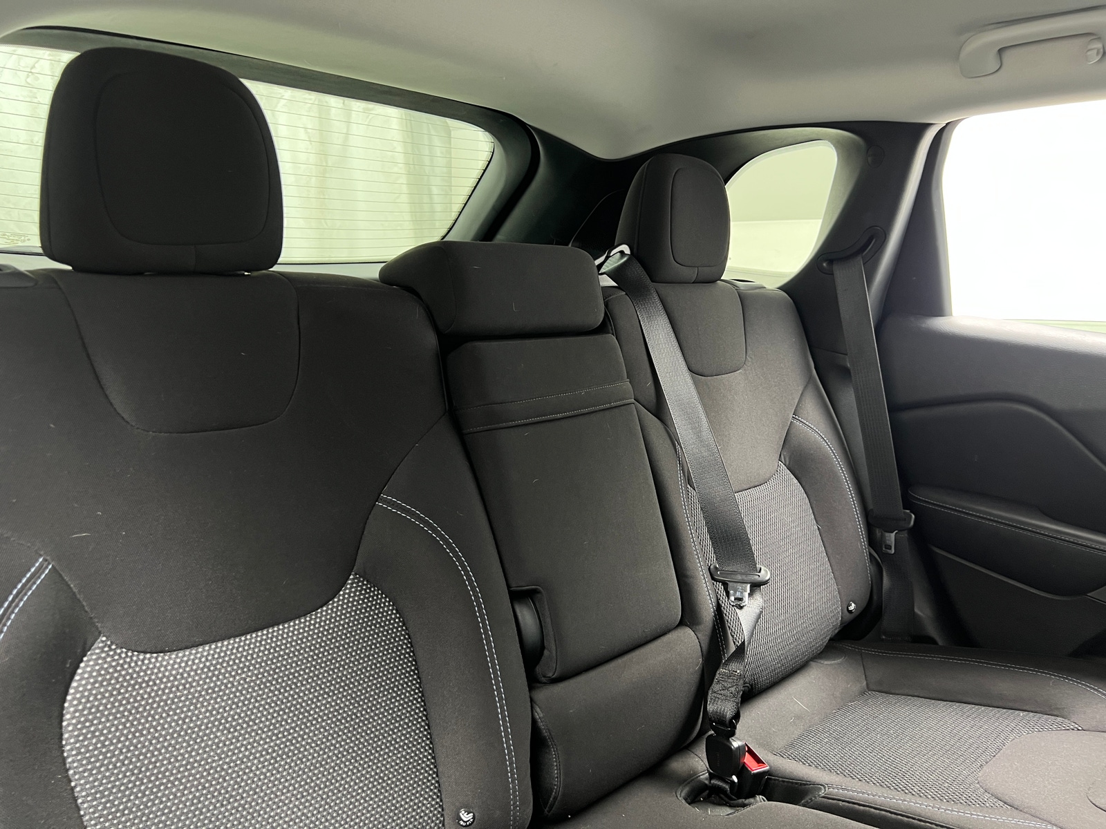 Thumbnail: 2019 Jeep Cherokee - 6