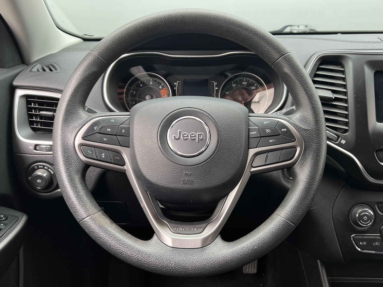 Thumbnail: 2019 Jeep Cherokee - 5