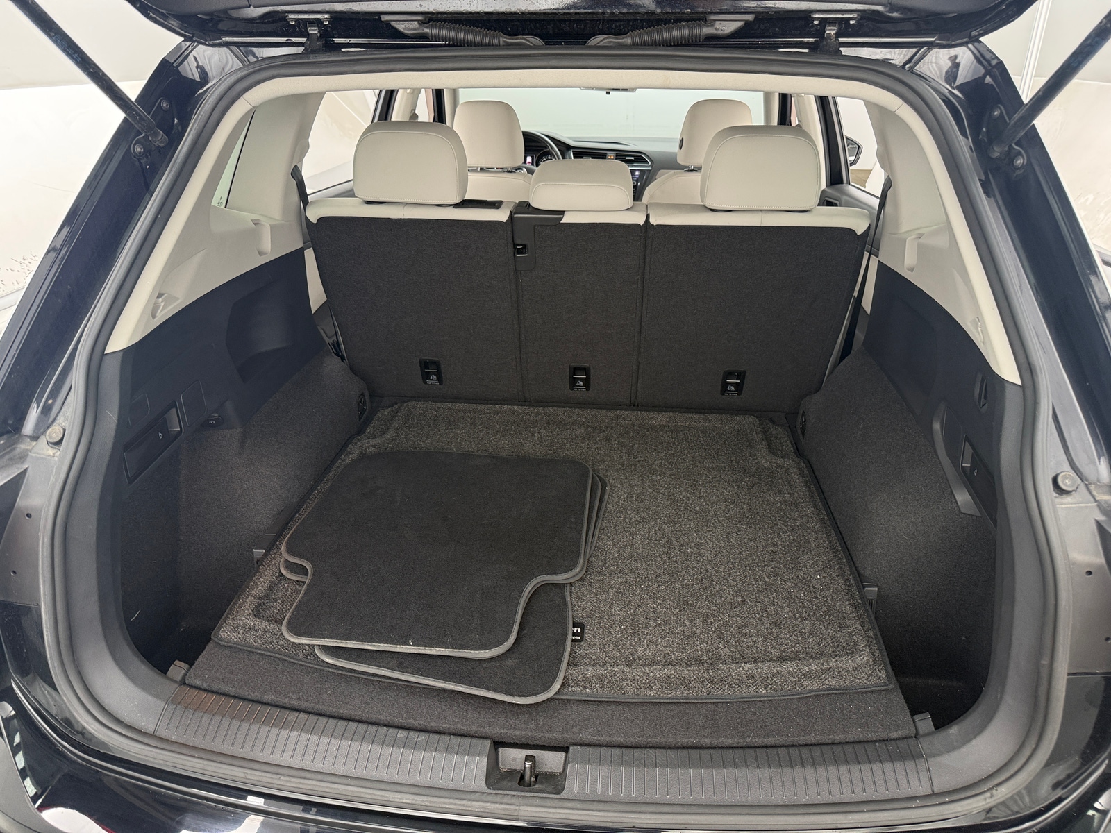 Thumbnail: 2019 Volkswagen Tiguan - 6