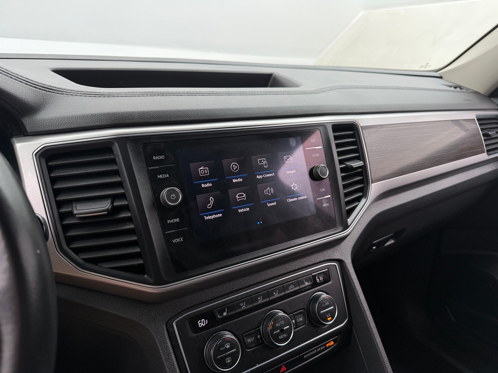 Thumbnail: 2018 Volkswagen Atlas - 3