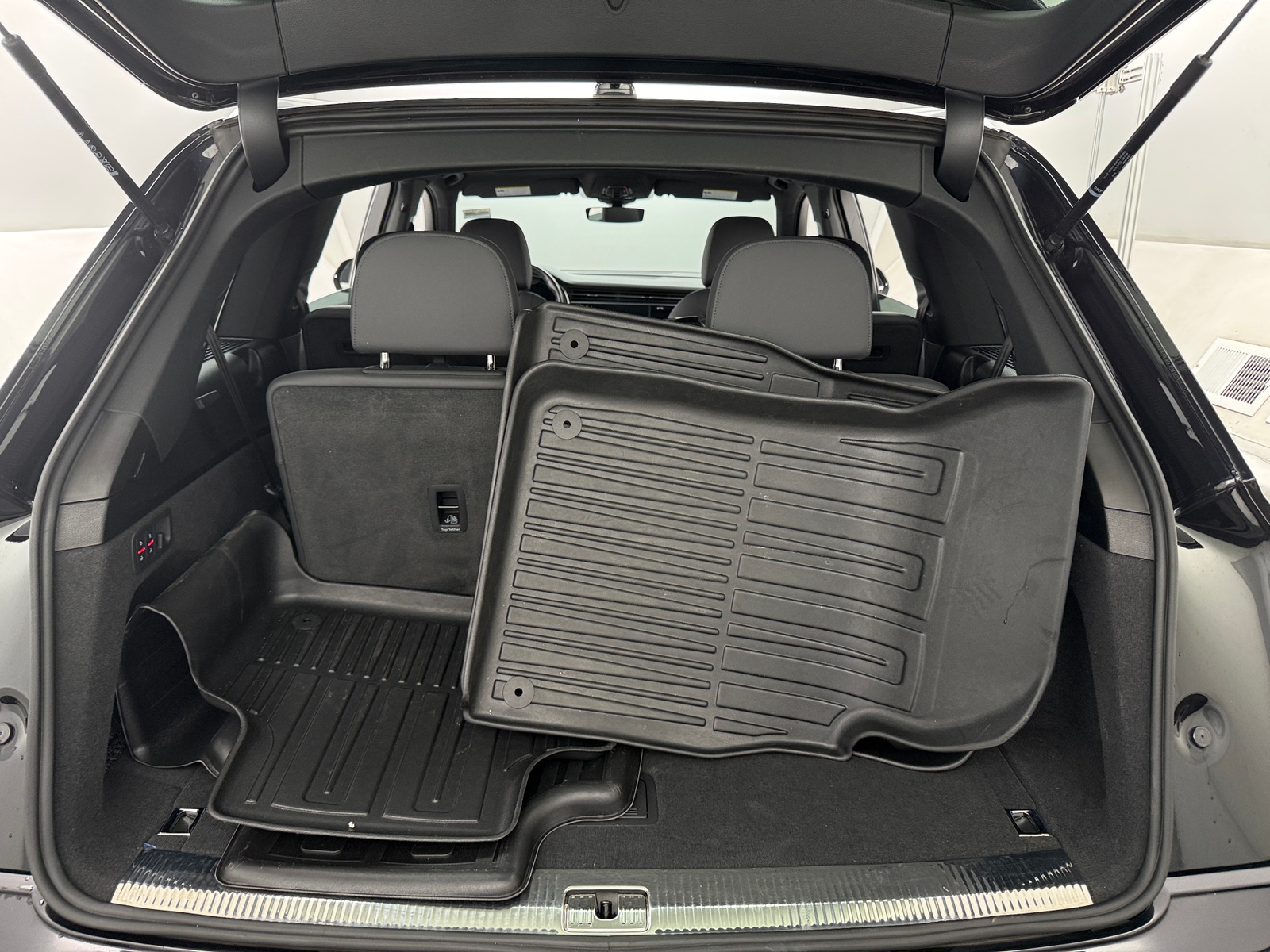 Thumbnail: 2021 Audi Q7 - 6