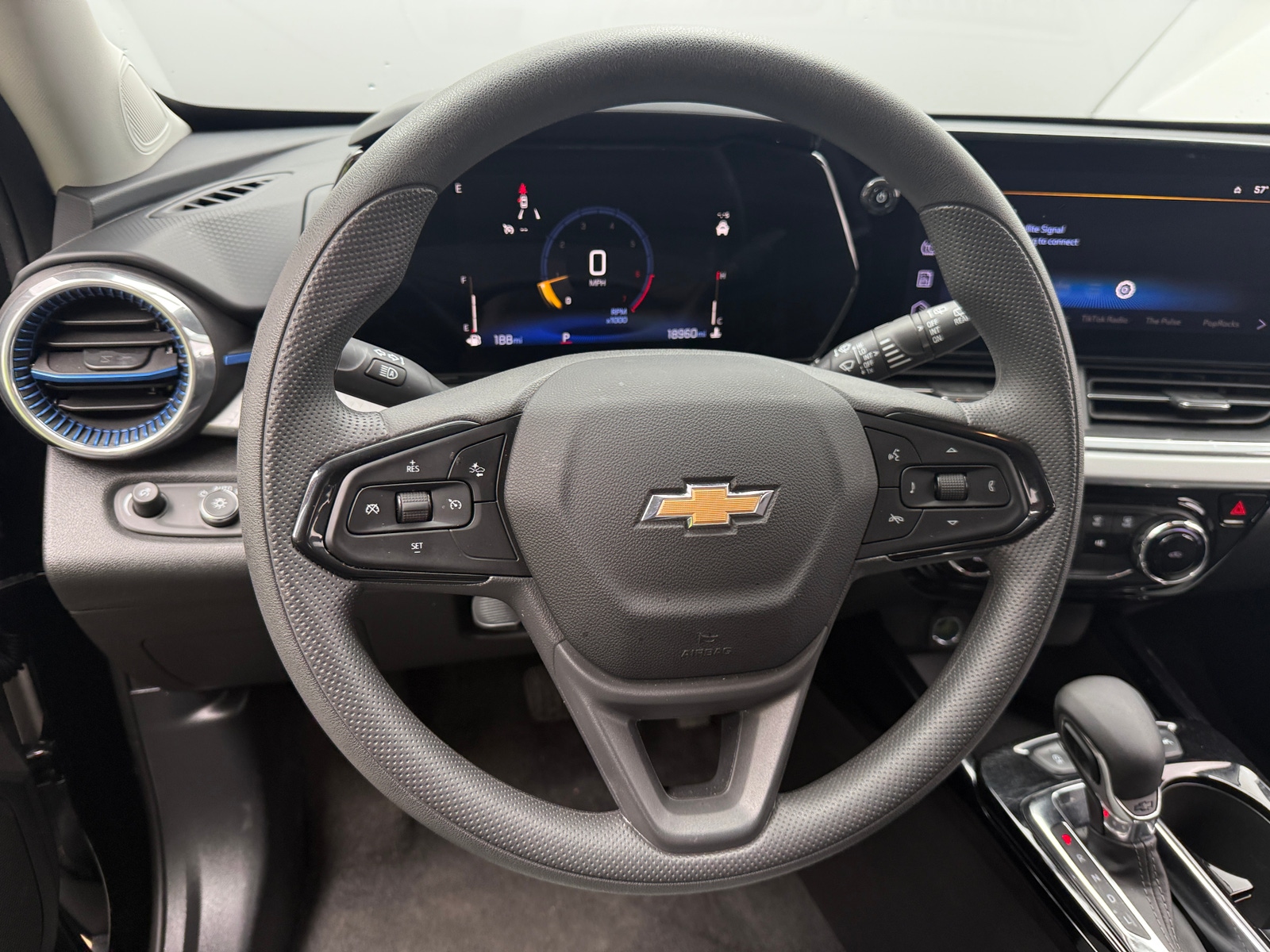 Thumbnail: 2025 Chevrolet Trax - 5