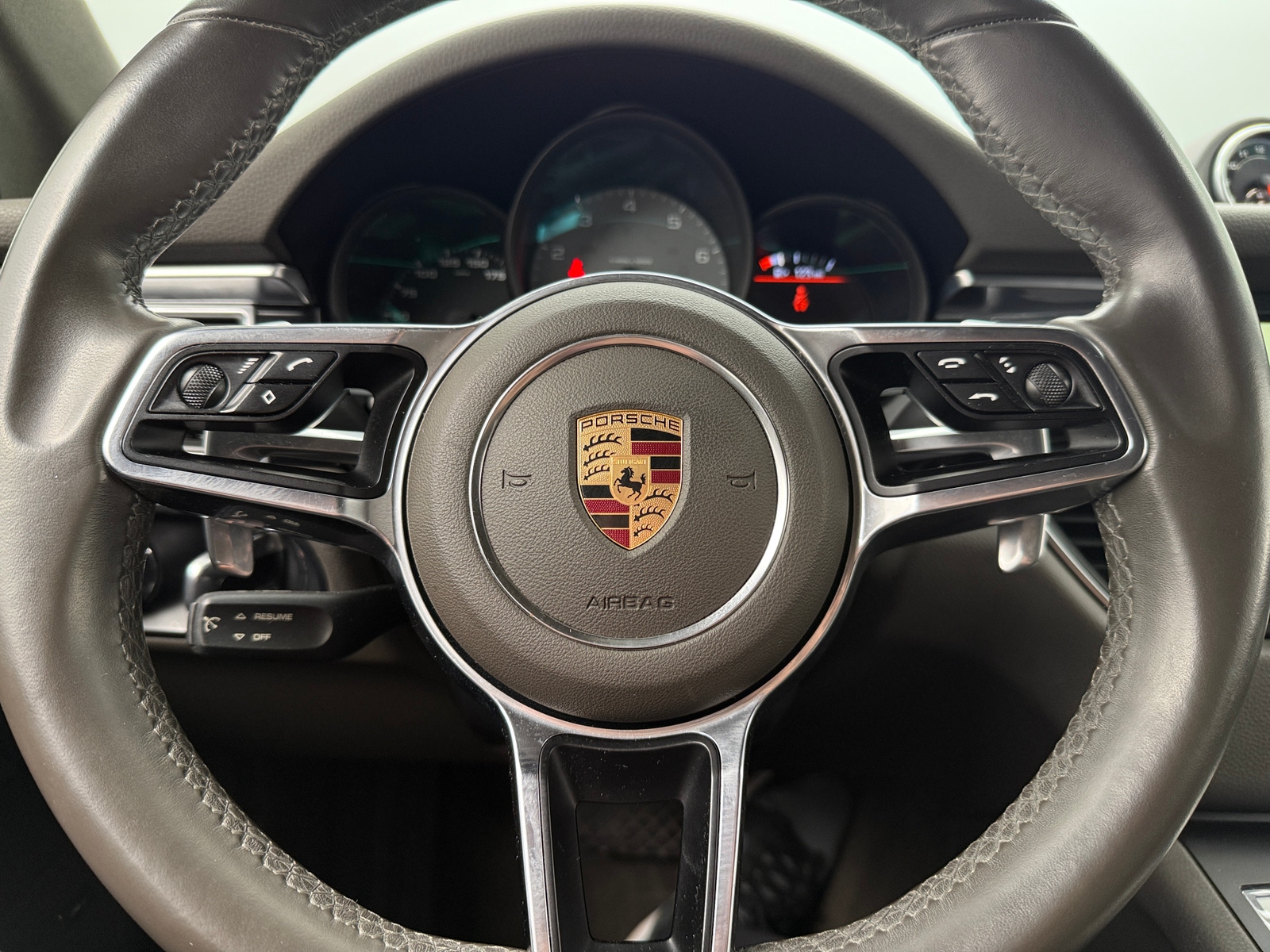 Thumbnail: 2016 Porsche Macan - 4
