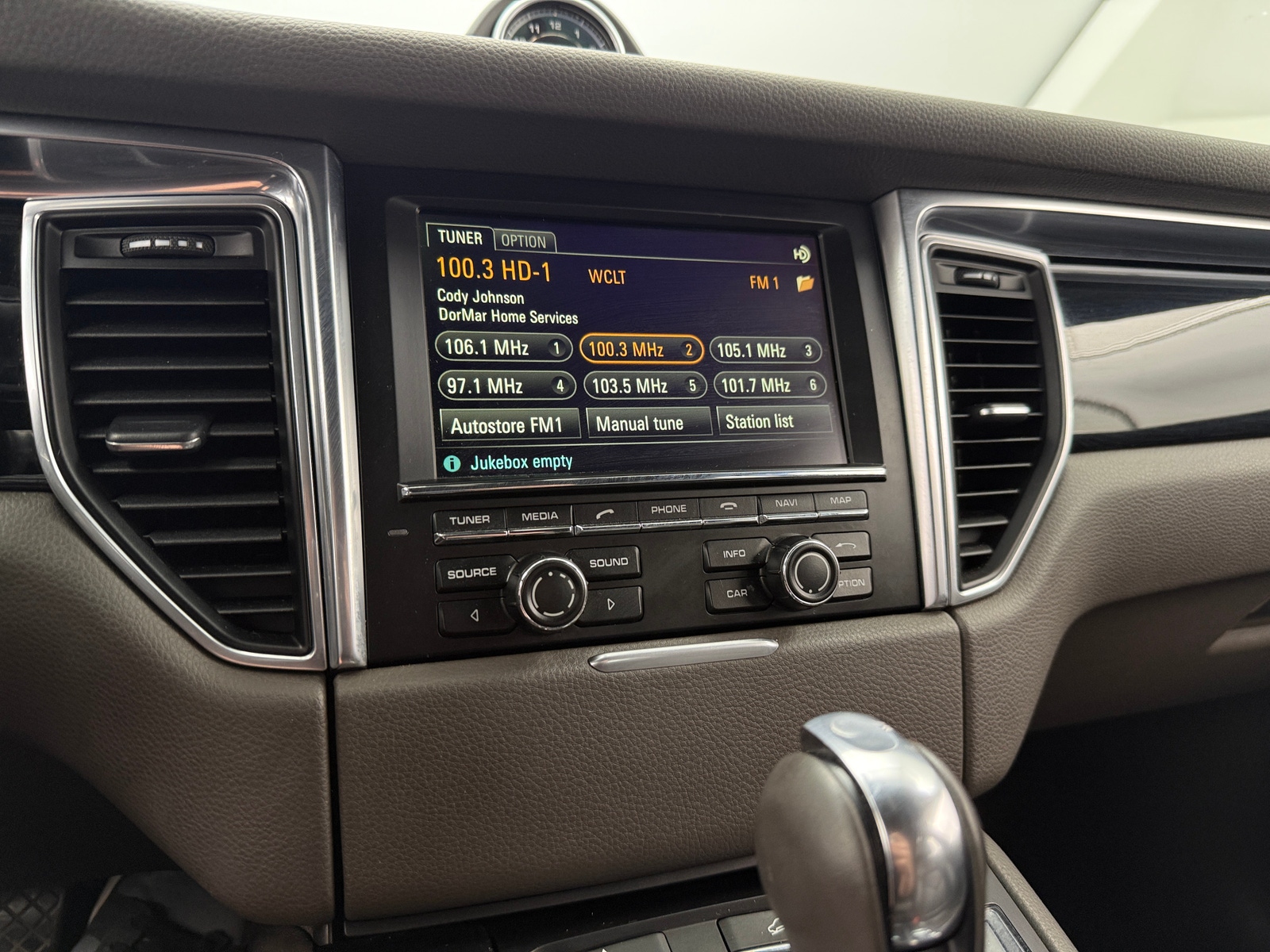 Thumbnail: 2016 Porsche Macan - 3