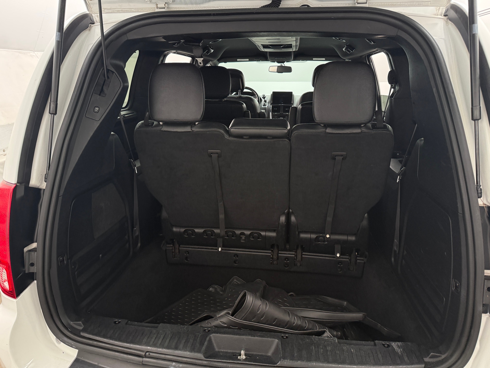 Thumbnail: 2017 Dodge Grand Caravan - 6